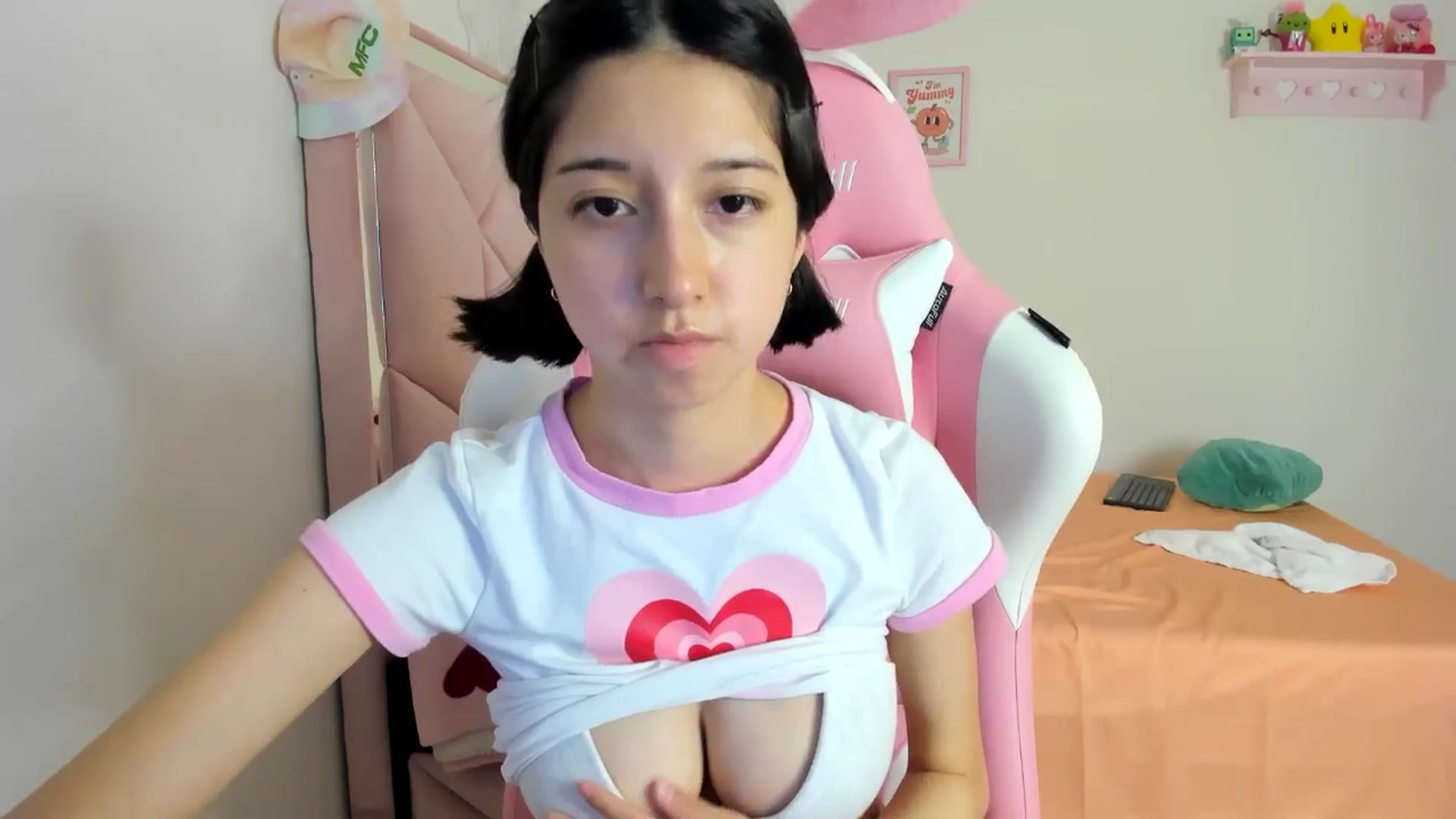 Gallery image thumbnail from Cherrycute666's myfreecams stream on, 07/15/2024, 06:21 image 10 of 20