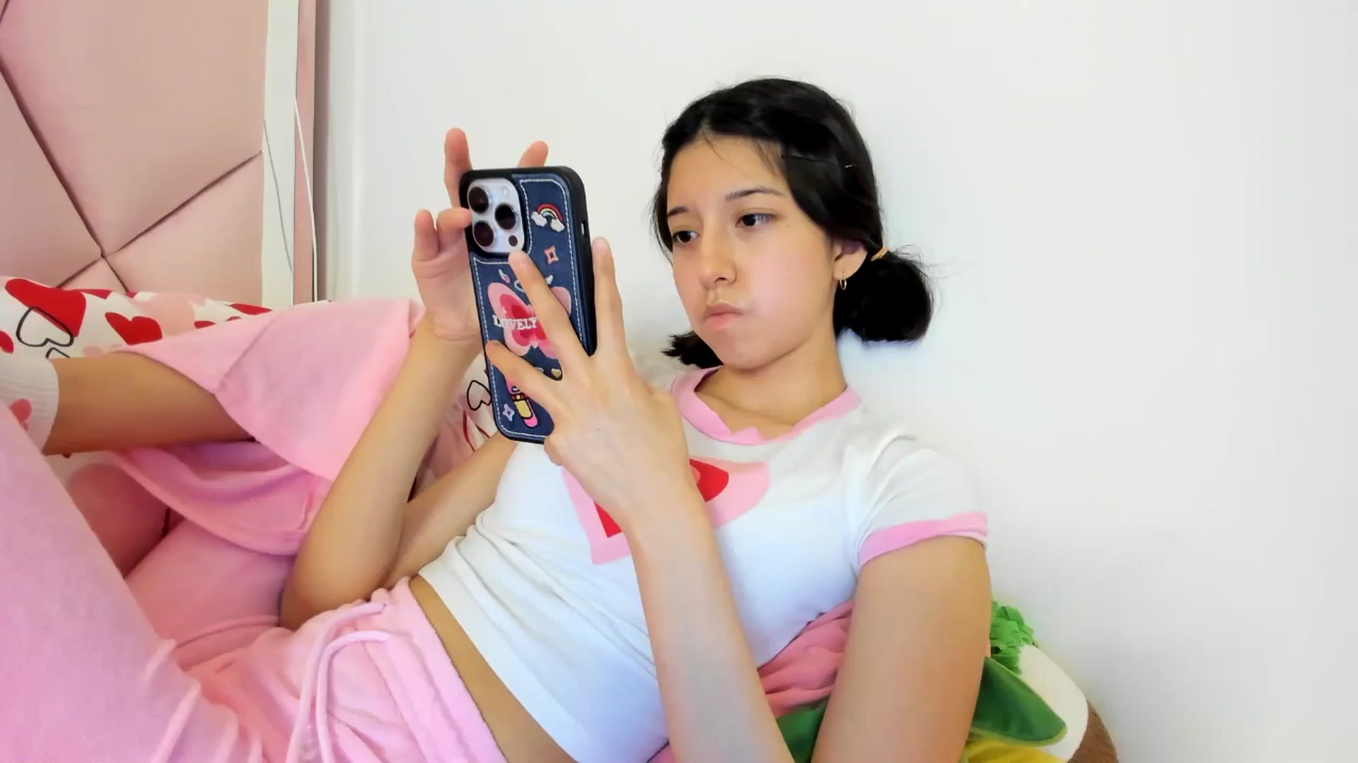 Gallery image thumbnail from Cherrycute666's myfreecams stream on, 07/15/2024, 07:12 image 19 of 20