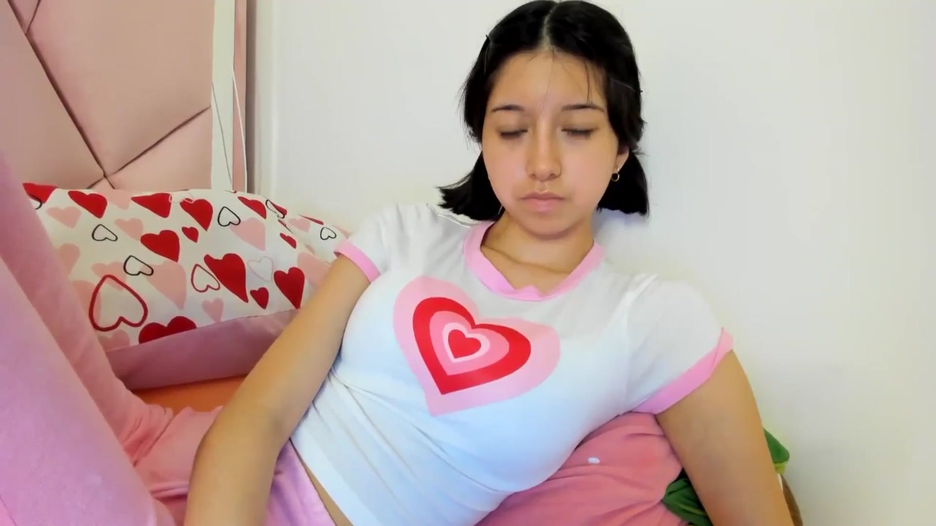 Gallery image thumbnail from Cherrycute666's myfreecams stream on, 07/15/2024, 07:12 image 11 of 20