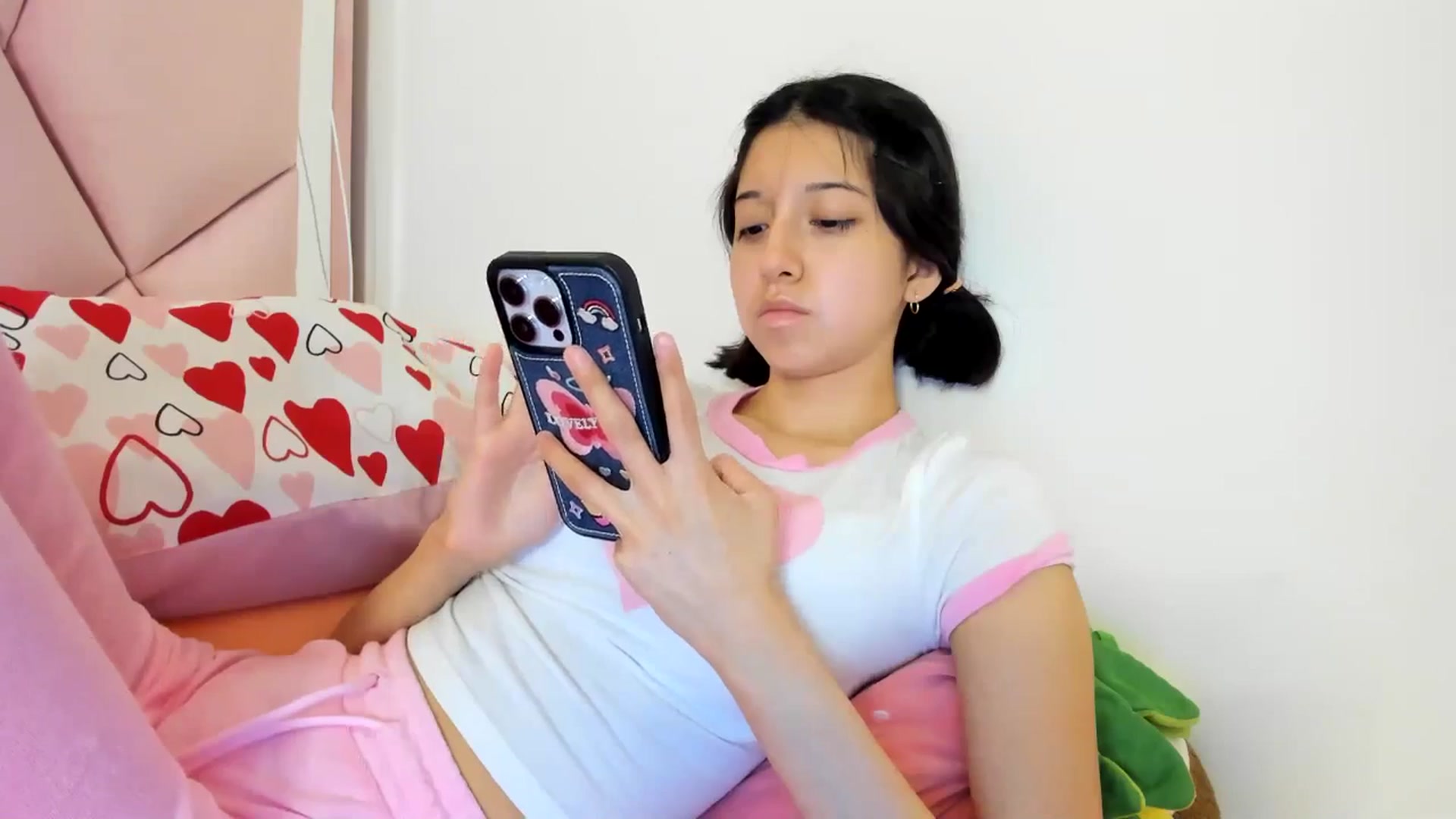 Gallery image thumbnail from Cherrycute666's myfreecams stream on, 07/15/2024, 07:12 image 14 of 20