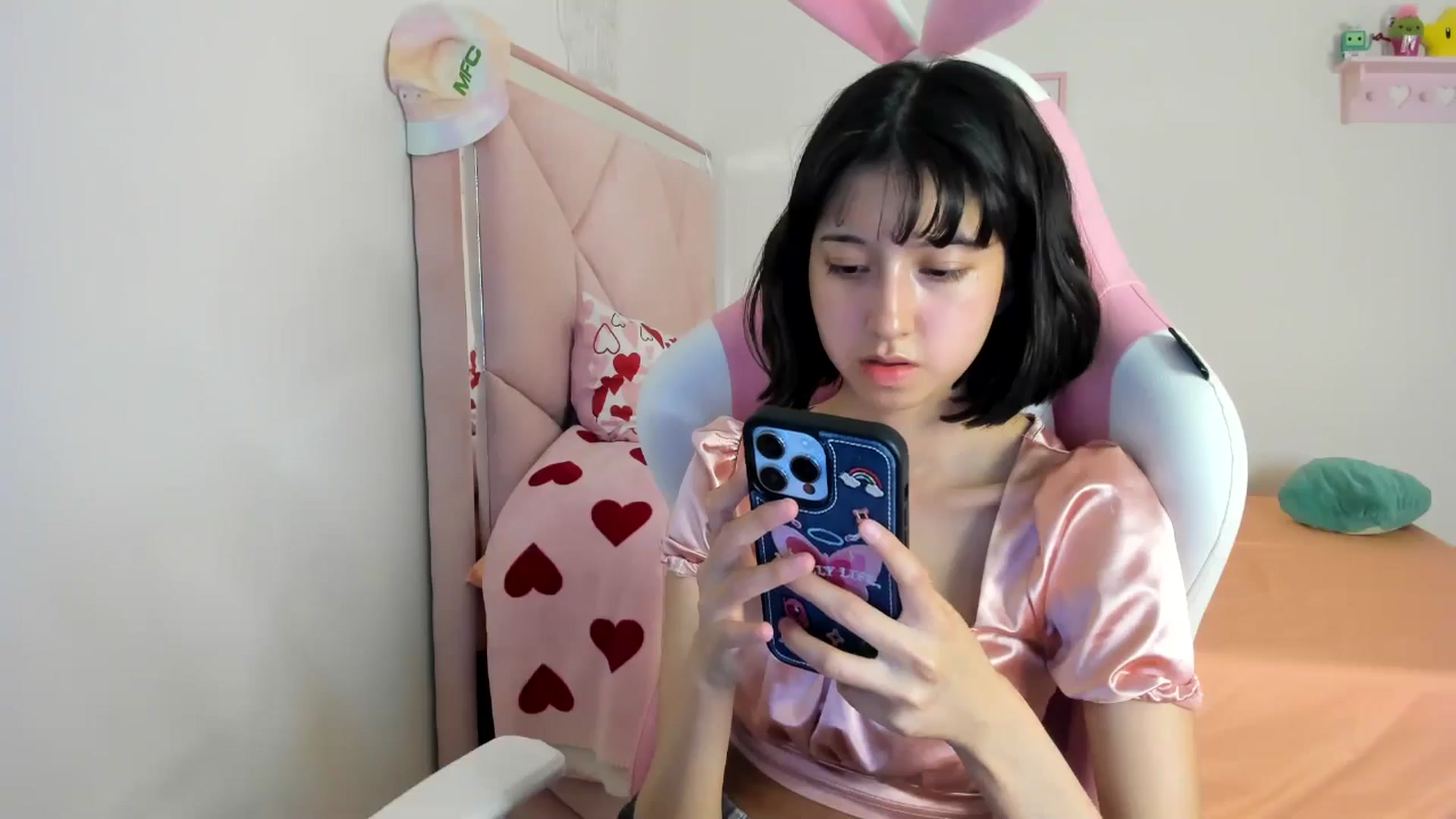 Gallery image thumbnail from Cherrycute666's myfreecams stream on, 07/16/2024, 09:34 image 9 of 20