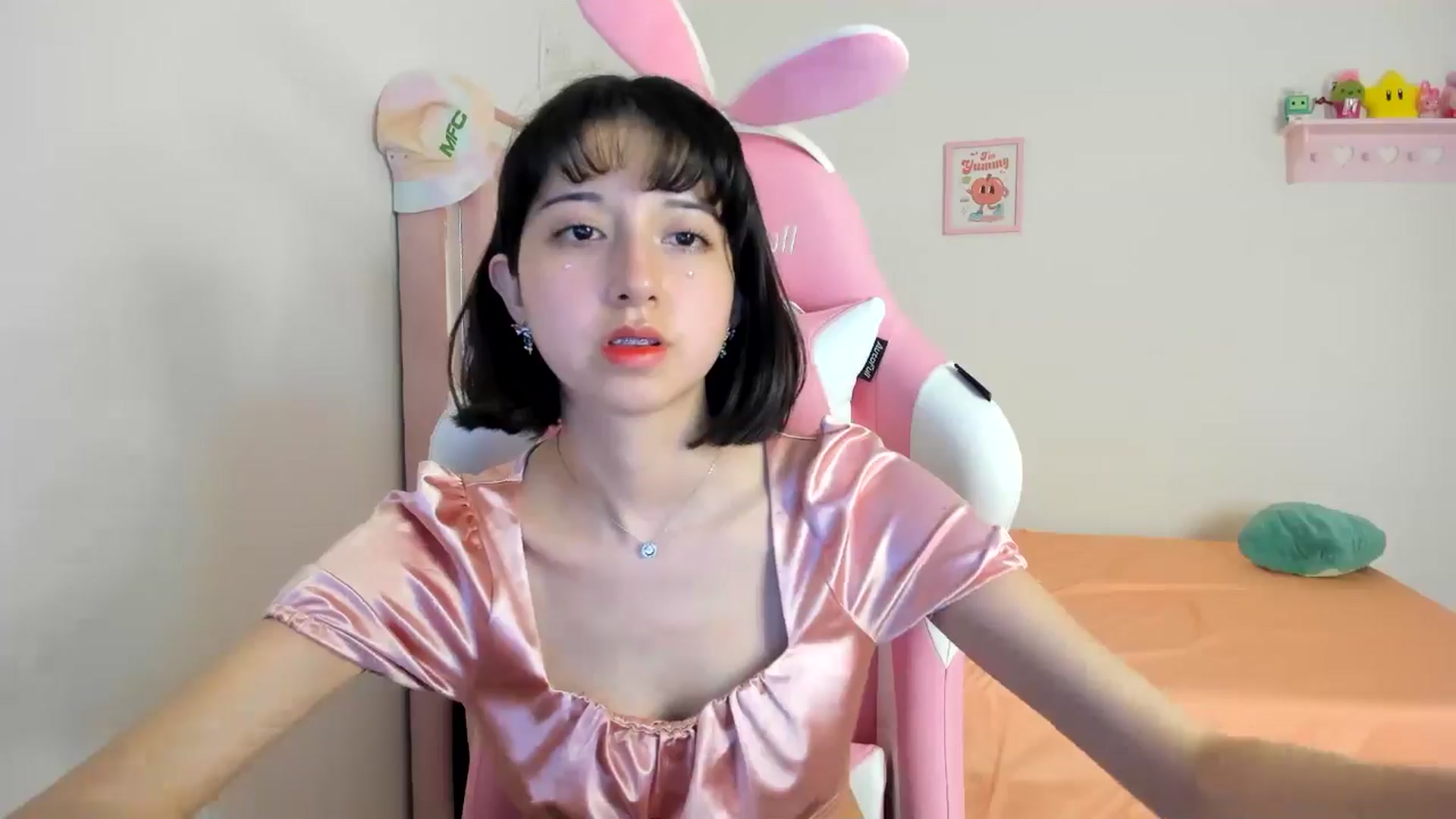 Gallery image thumbnail from Cherrycute666's myfreecams stream on, 07/16/2024, 09:34 image 3 of 20
