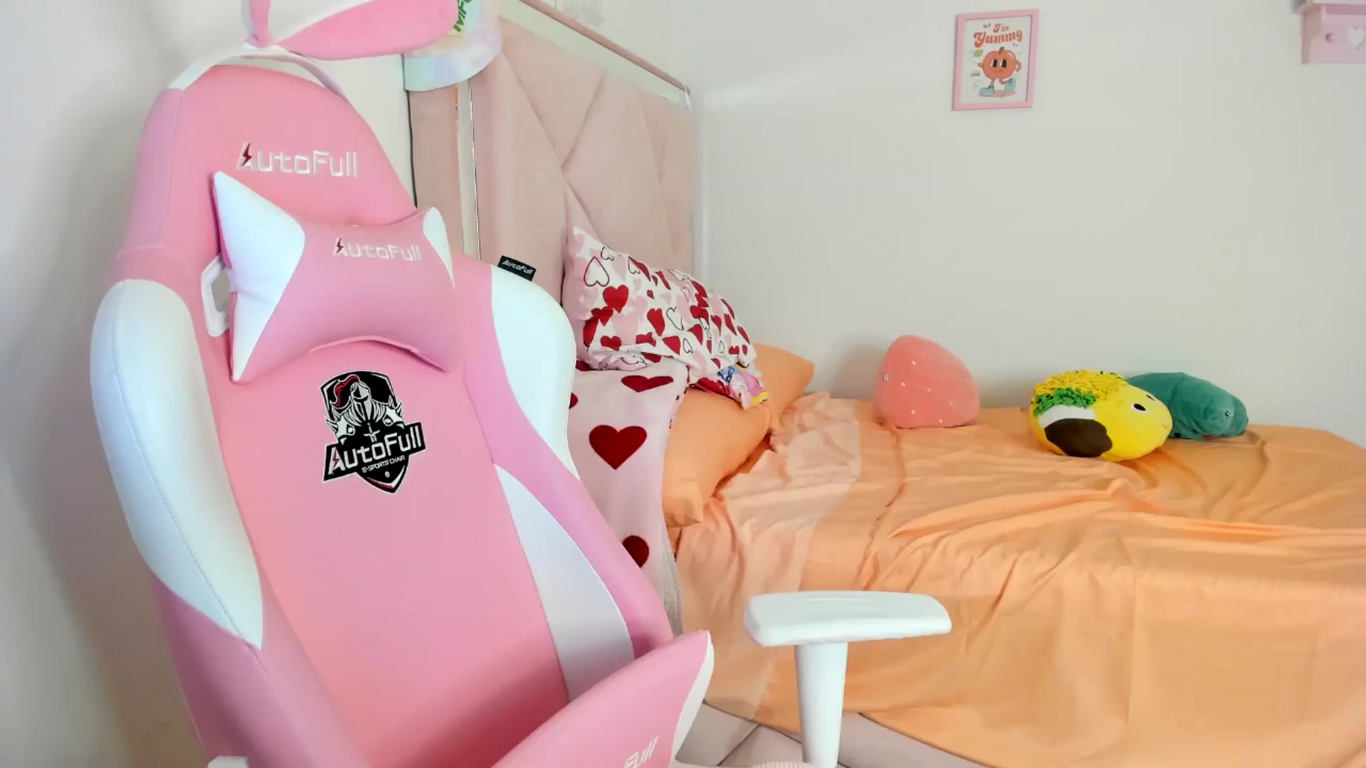 Gallery image thumbnail from Cherrycute666's myfreecams stream on, 07/16/2024, 09:34 image 19 of 20