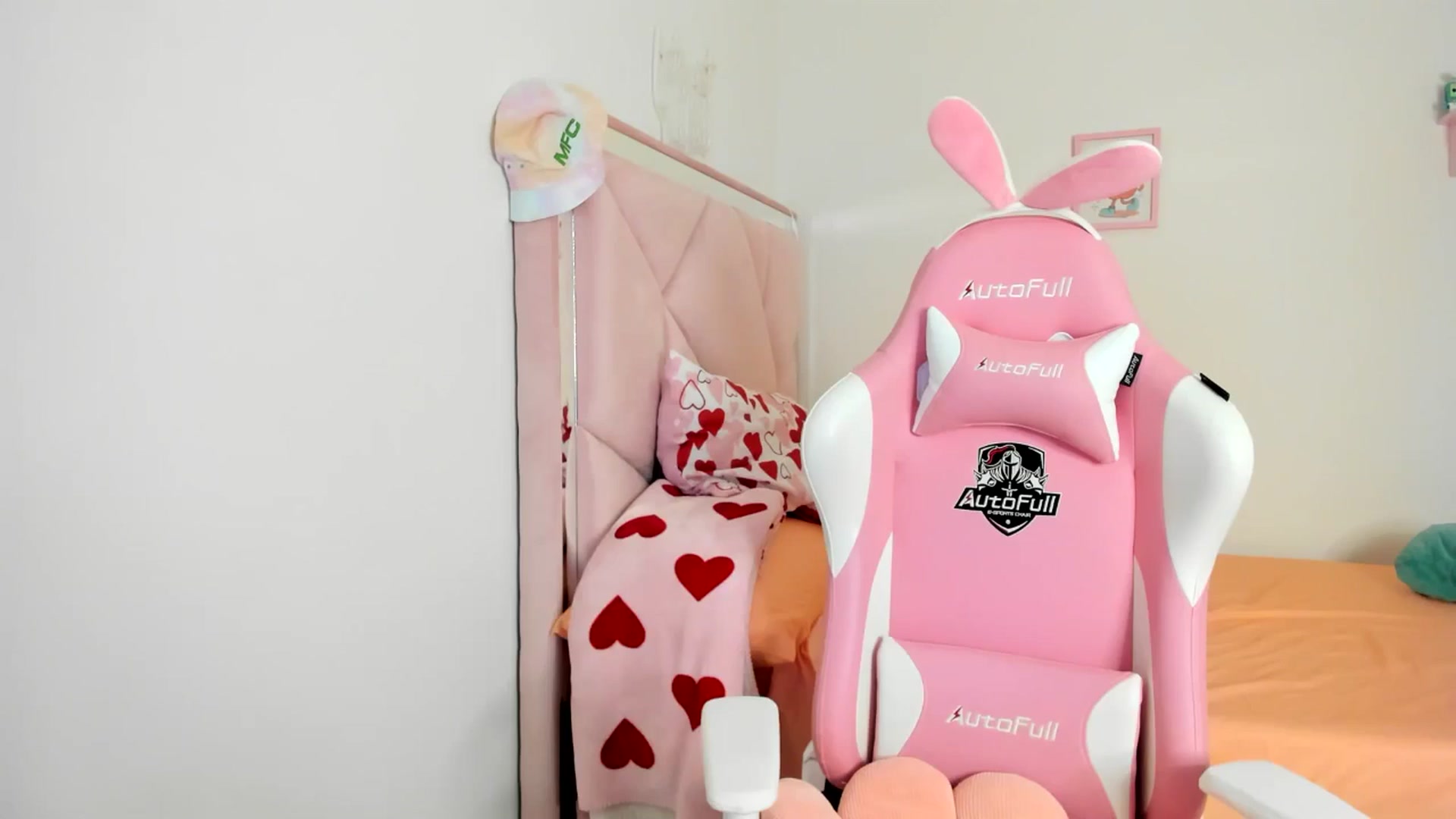 Gallery image thumbnail from Cherrycute666's myfreecams stream on, 07/16/2024, 09:34 image 8 of 20