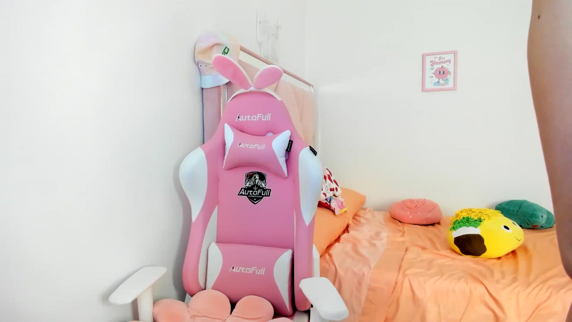 Gallery image thumbnail from Cherrycute666's myfreecams stream on, 07/16/2024, 23:43 image 7 of 20