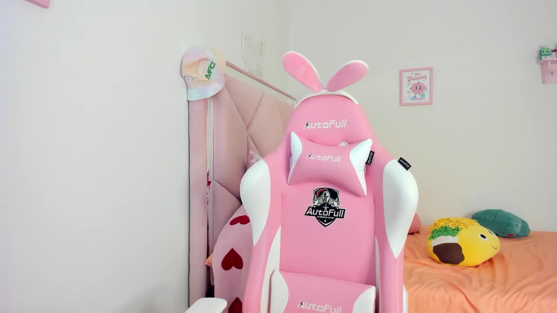 Gallery image thumbnail from Cherrycute666's myfreecams stream on, 07/16/2024, 23:43 image 3 of 20