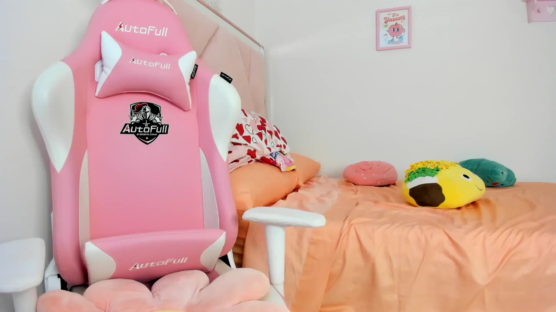 Gallery image thumbnail from Cherrycute666's myfreecams stream on, 07/16/2024, 23:43 image 20 of 20