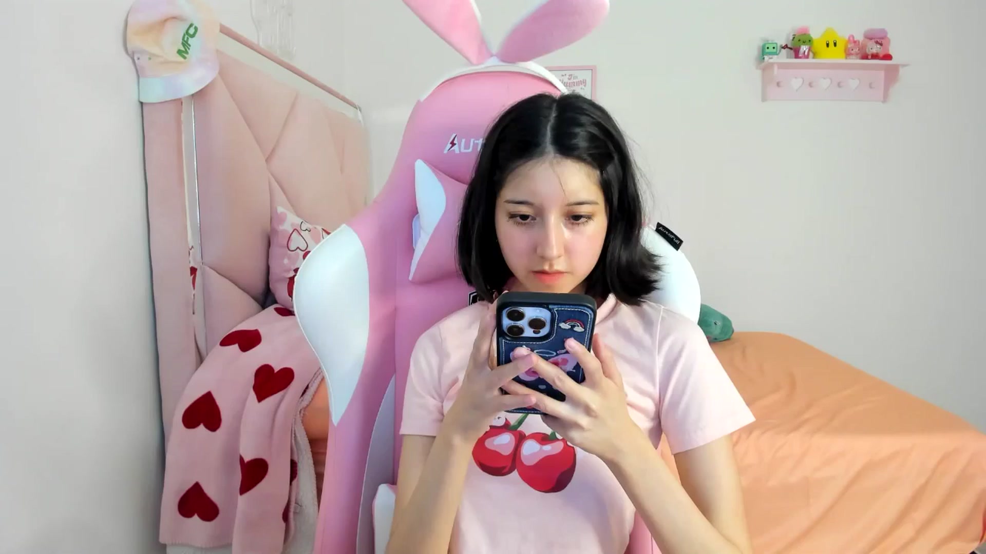 Gallery image thumbnail from Cherrycute666's myfreecams stream on, 07/17/2024, 24:32 image 9 of 20