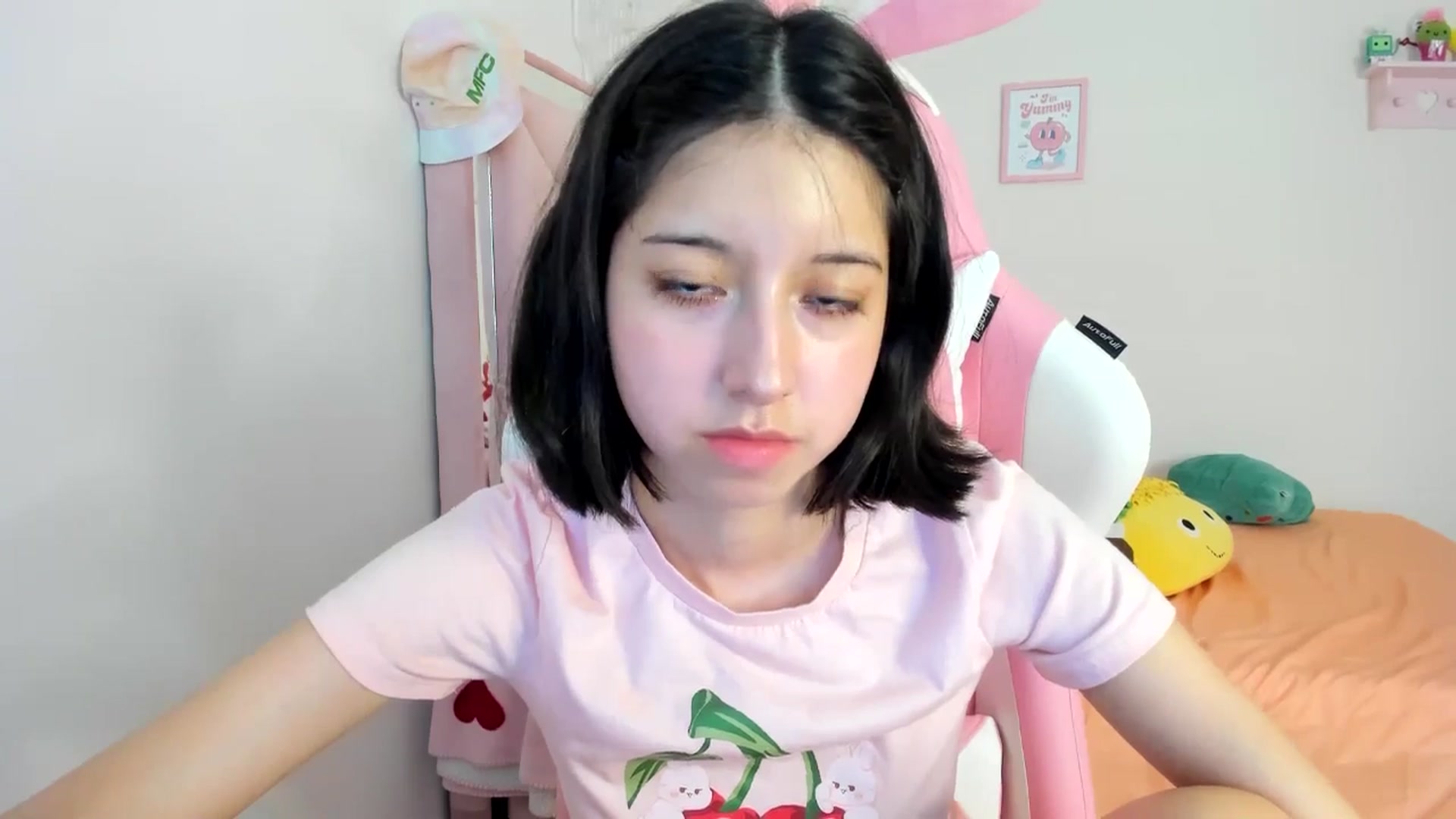 Gallery image thumbnail from Cherrycute666's myfreecams stream on, 07/17/2024, 24:32 image 19 of 20