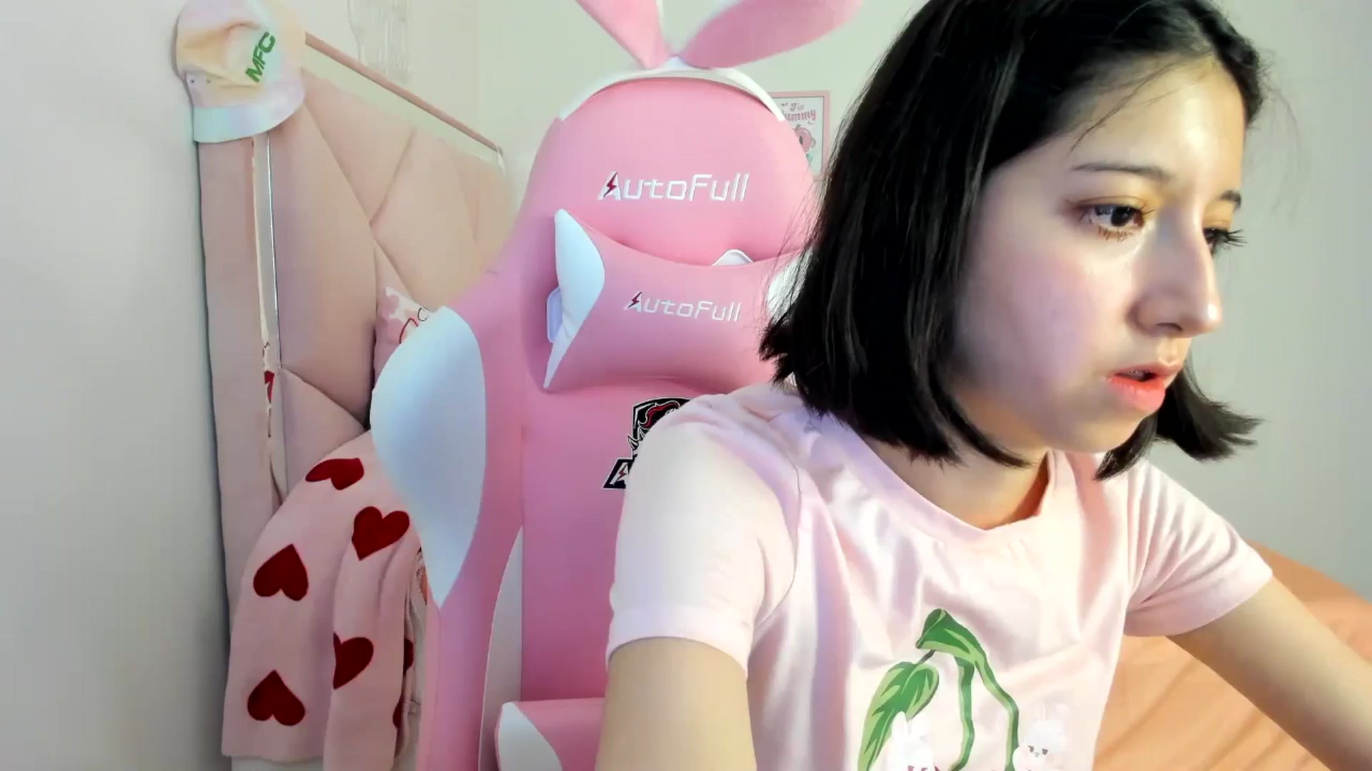 Gallery image thumbnail from Cherrycute666's myfreecams stream on, 07/17/2024, 24:32 image 10 of 20