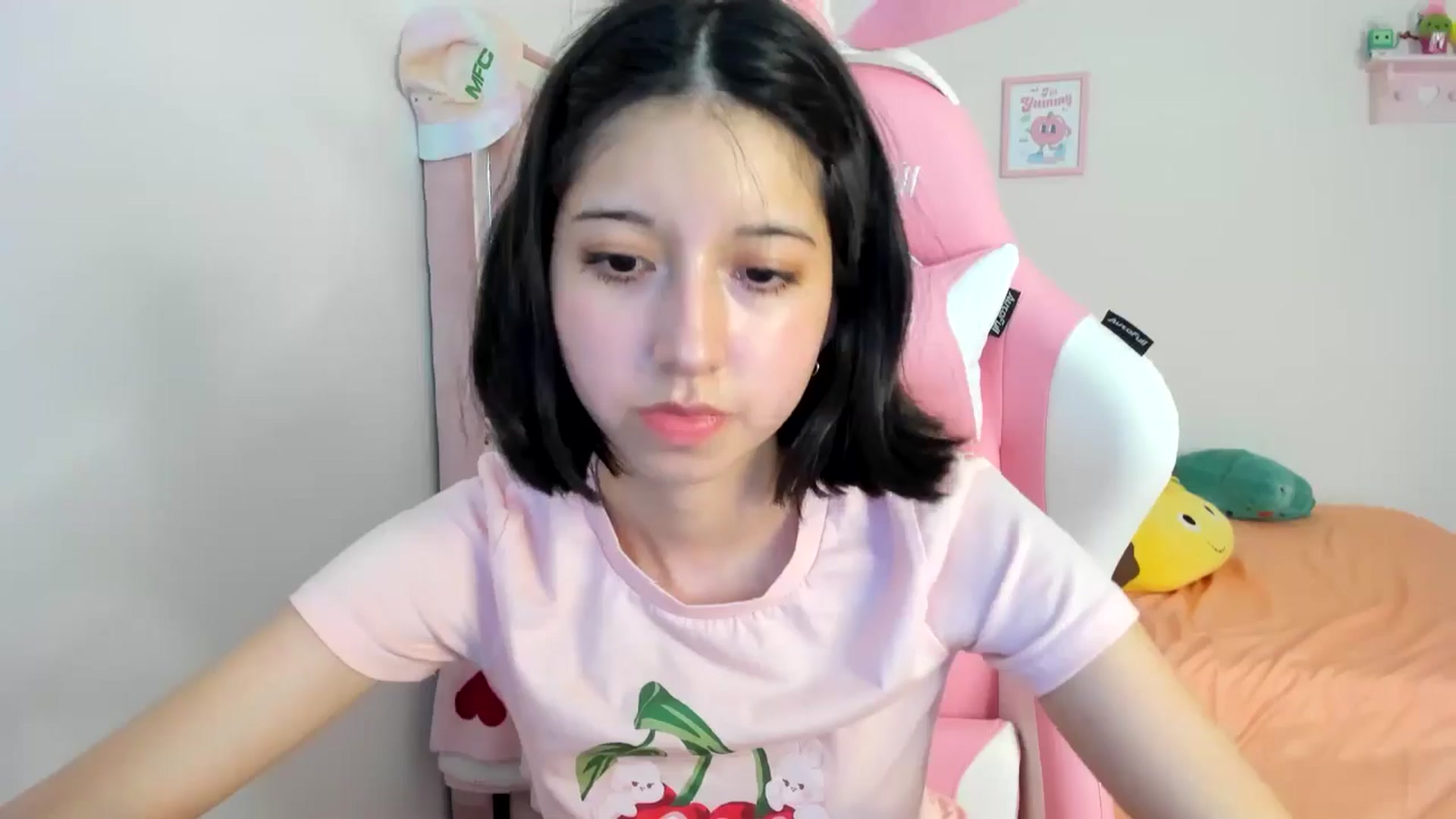 Gallery image thumbnail from Cherrycute666's myfreecams stream on, 07/17/2024, 24:32 image 20 of 20
