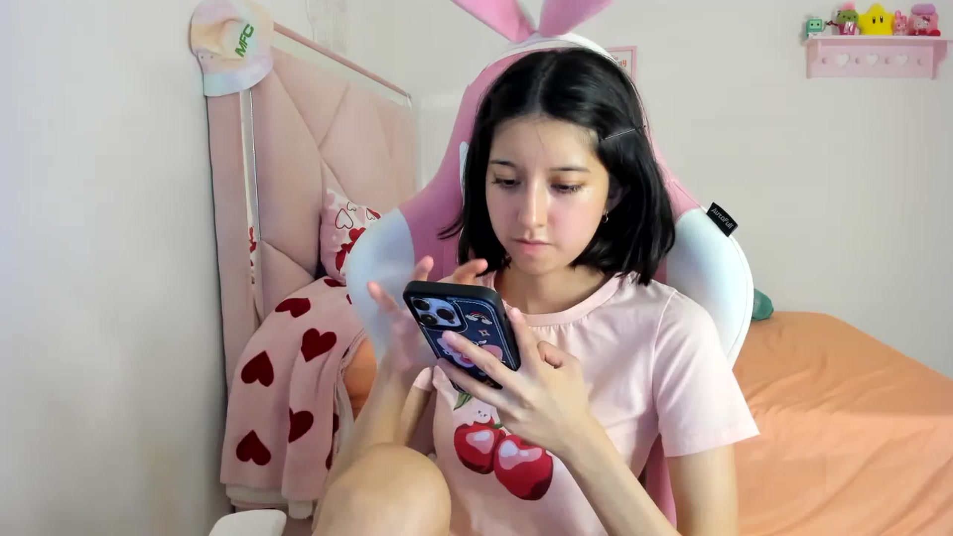 Gallery image thumbnail from Cherrycute666's myfreecams stream on, 07/17/2024, 06:32 image 18 of 20