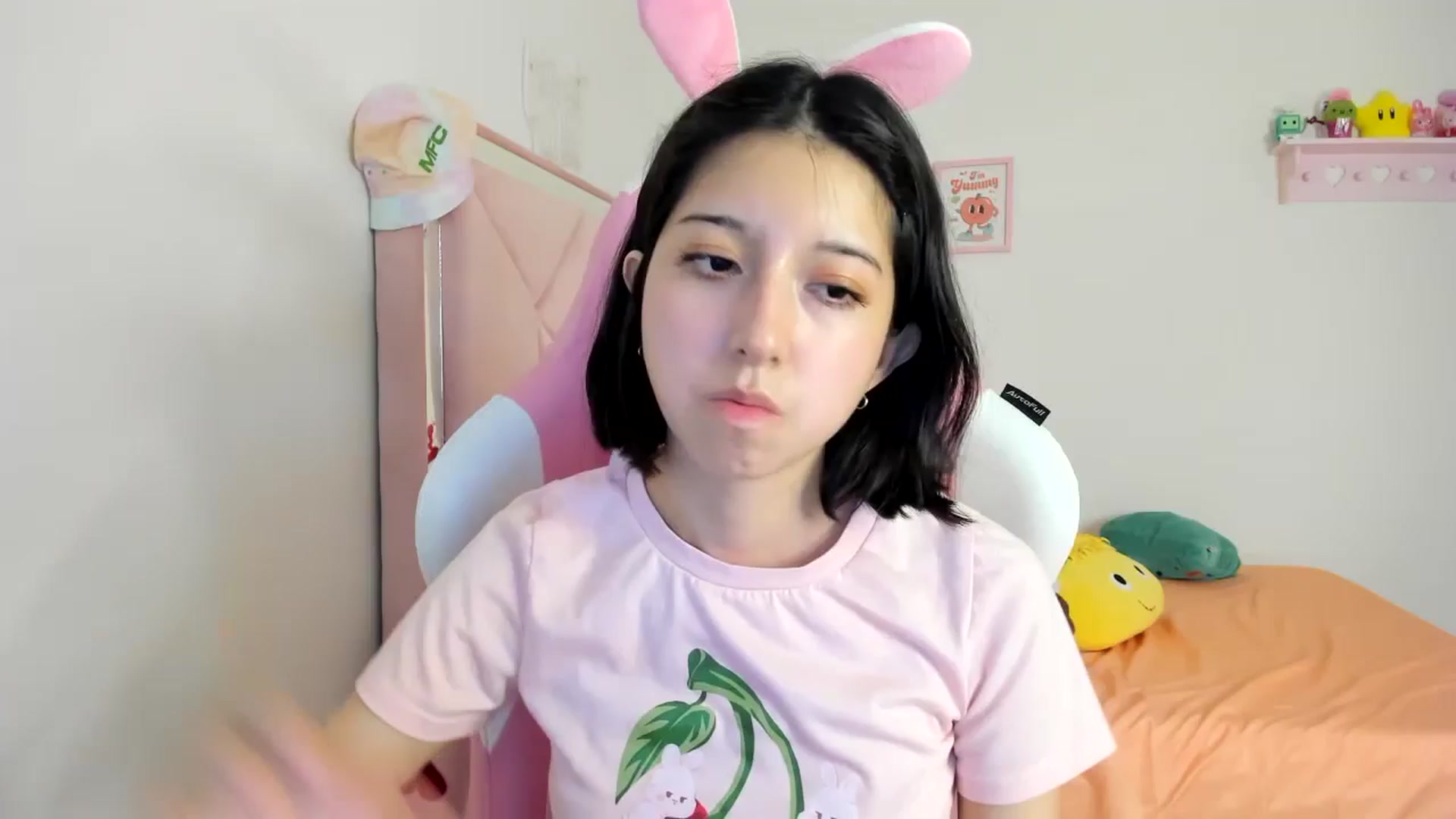 Gallery image thumbnail from Cherrycute666's myfreecams stream on, 07/17/2024, 06:32 image 1 of 20