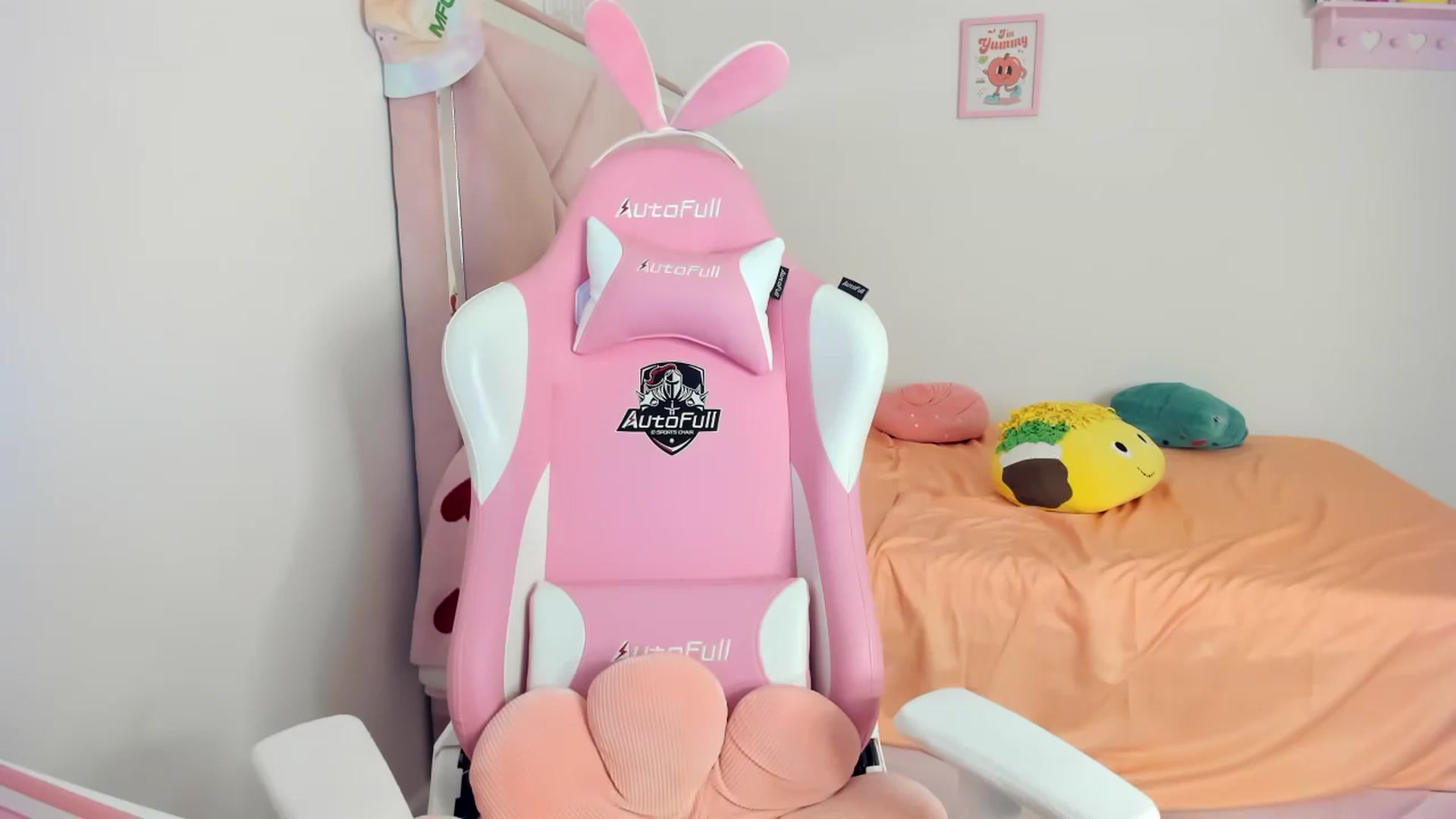 Gallery image thumbnail from Cherrycute666's myfreecams stream on, 07/17/2024, 06:32 image 14 of 20
