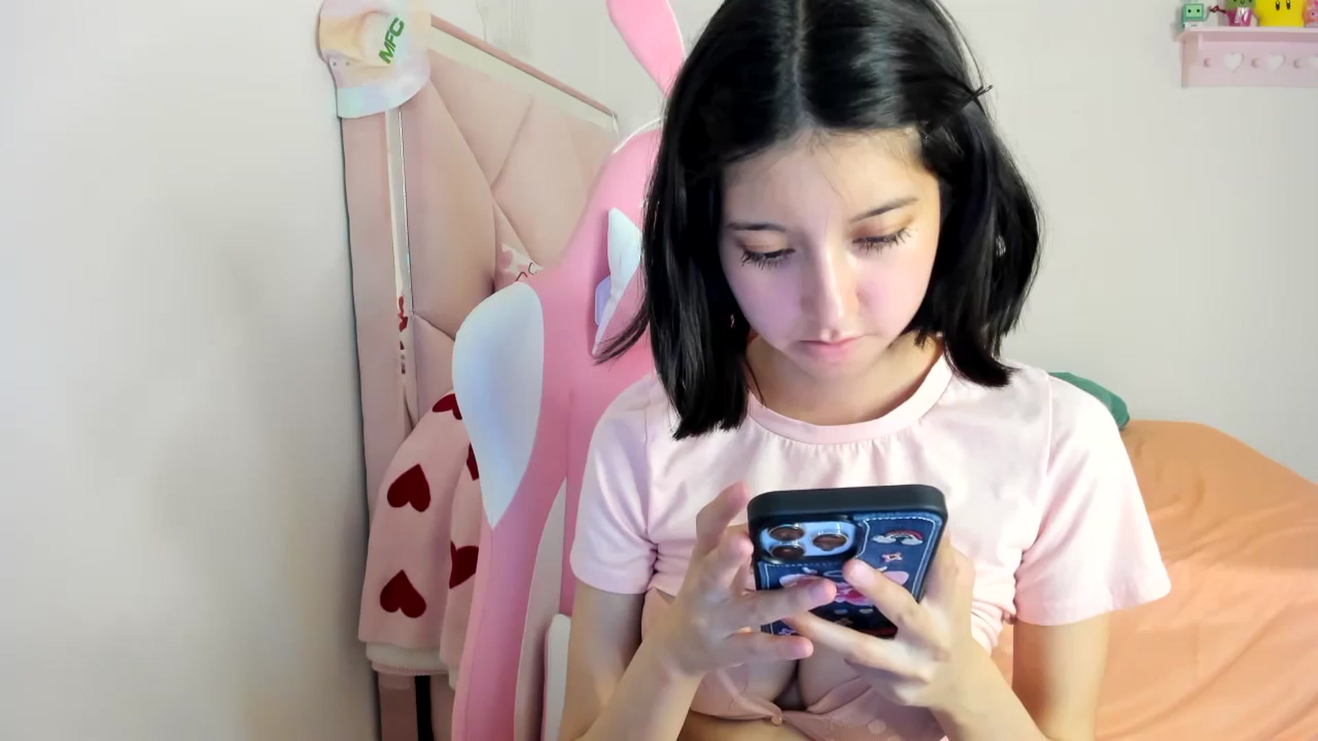 Gallery image thumbnail from Cherrycute666's myfreecams stream on, 07/17/2024, 06:32 image 17 of 20