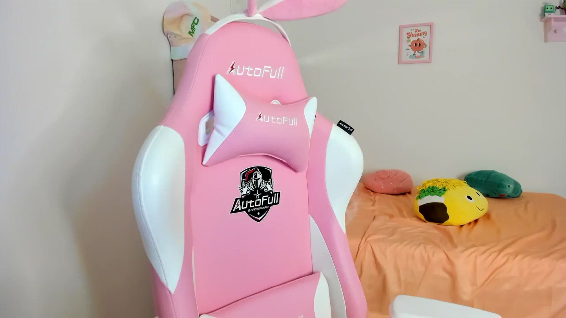 Gallery image thumbnail from Cherrycute666's myfreecams stream on, 07/17/2024, 06:32 image 19 of 20