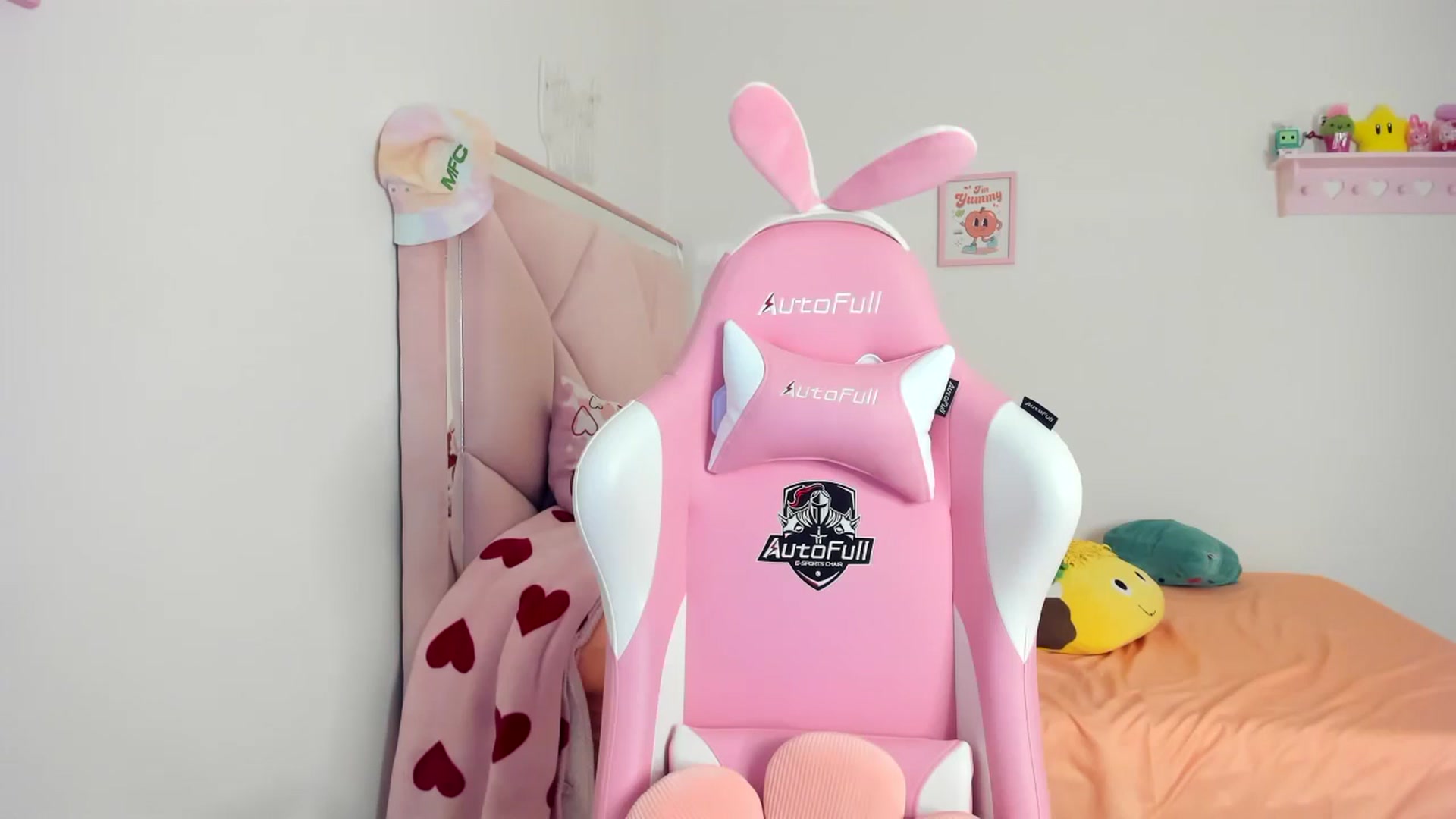 Gallery image thumbnail from Cherrycute666's myfreecams stream on, 07/17/2024, 06:32 image 3 of 20