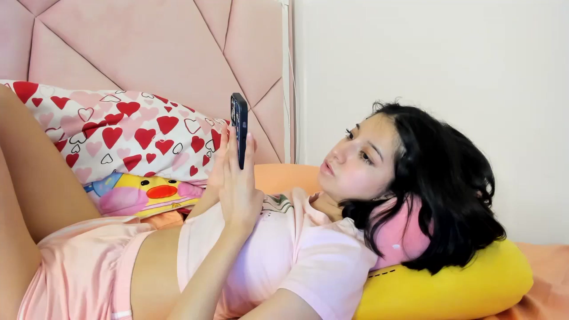Gallery image thumbnail from Cherrycute666's myfreecams stream on, 07/17/2024, 09:08 image 7 of 20