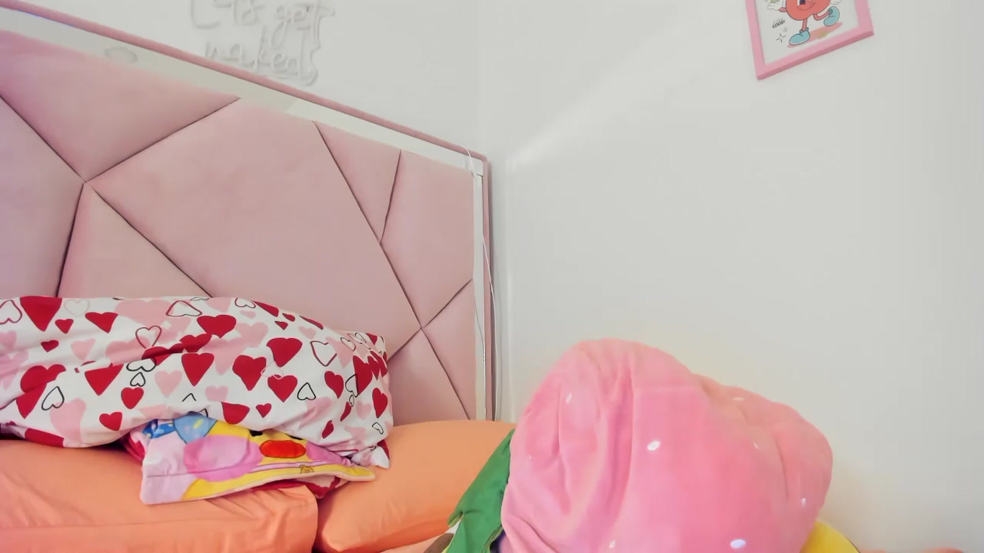 Gallery image thumbnail from Cherrycute666's myfreecams stream on, 07/17/2024, 09:08 image 9 of 20