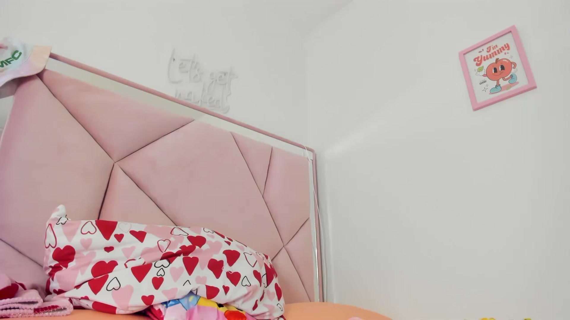 Gallery image thumbnail from Cherrycute666's myfreecams stream on, 07/17/2024, 09:08 image 18 of 20