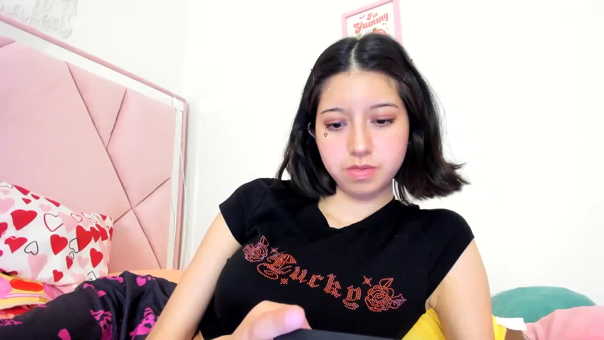 Gallery image thumbnail from Cherrycute666's myfreecams stream on, 07/18/2024, 03:54 image 3 of 20