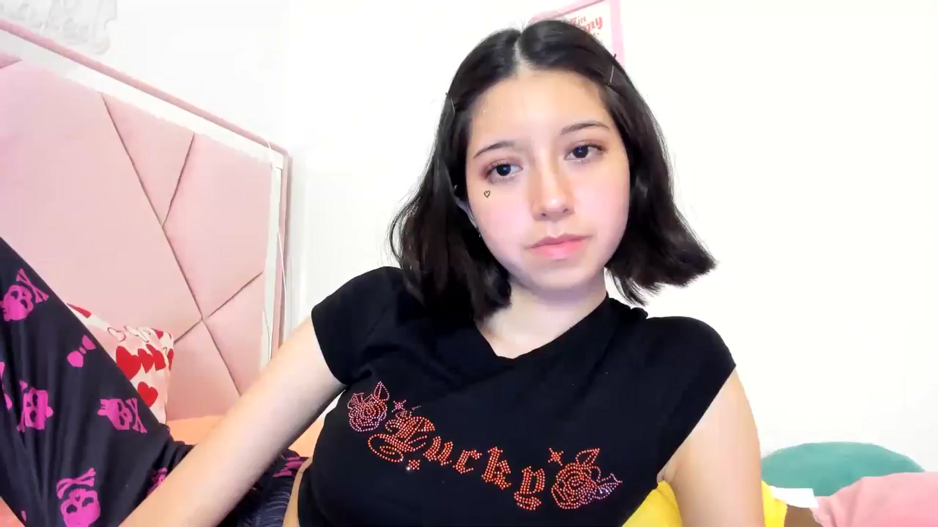 Gallery image thumbnail from Cherrycute666's myfreecams stream on, 07/18/2024, 03:54 image 1 of 20