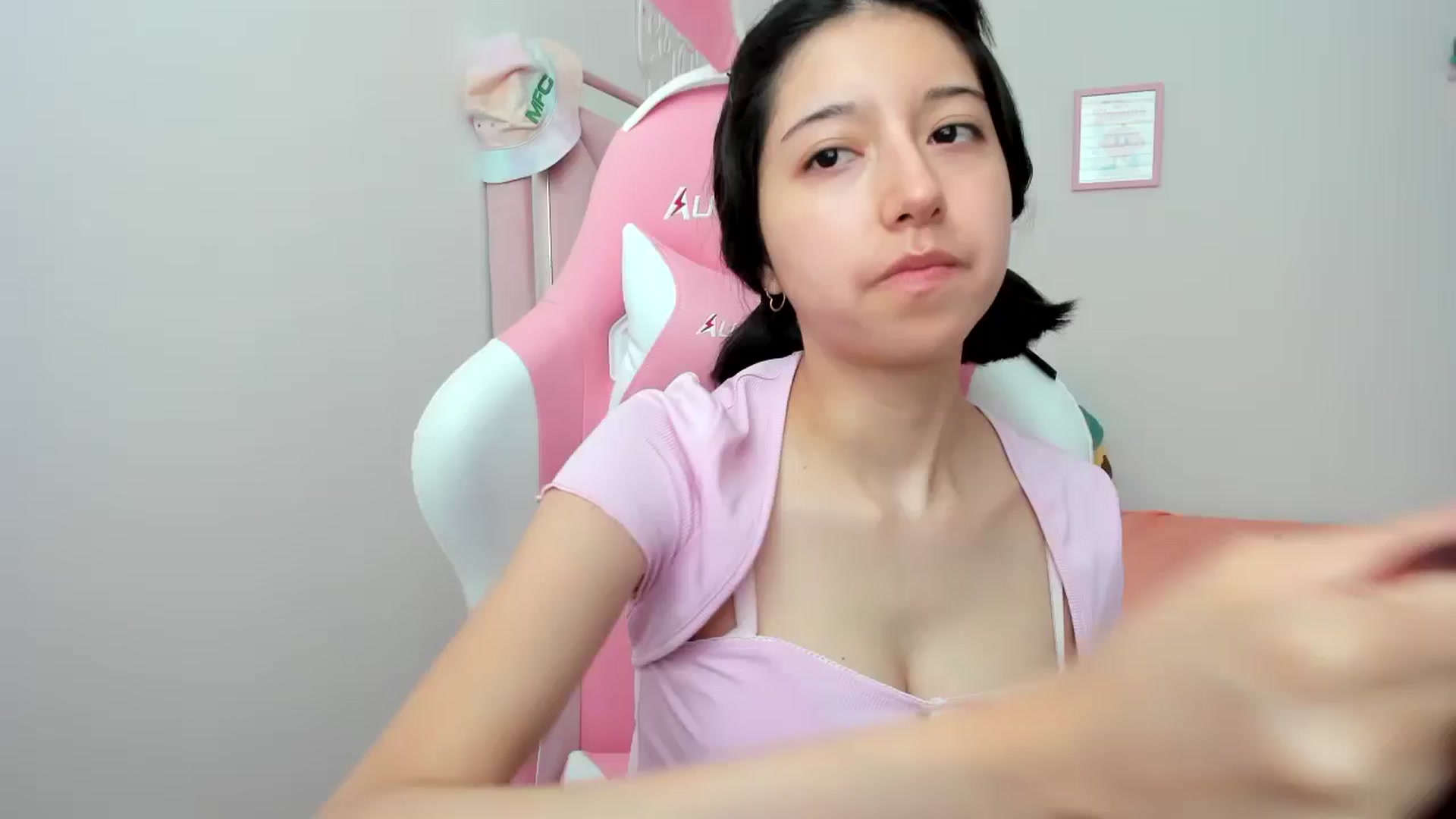 Gallery image thumbnail from Cherrycute666's myfreecams stream on, 07/18/2024, 19:47 image 7 of 20