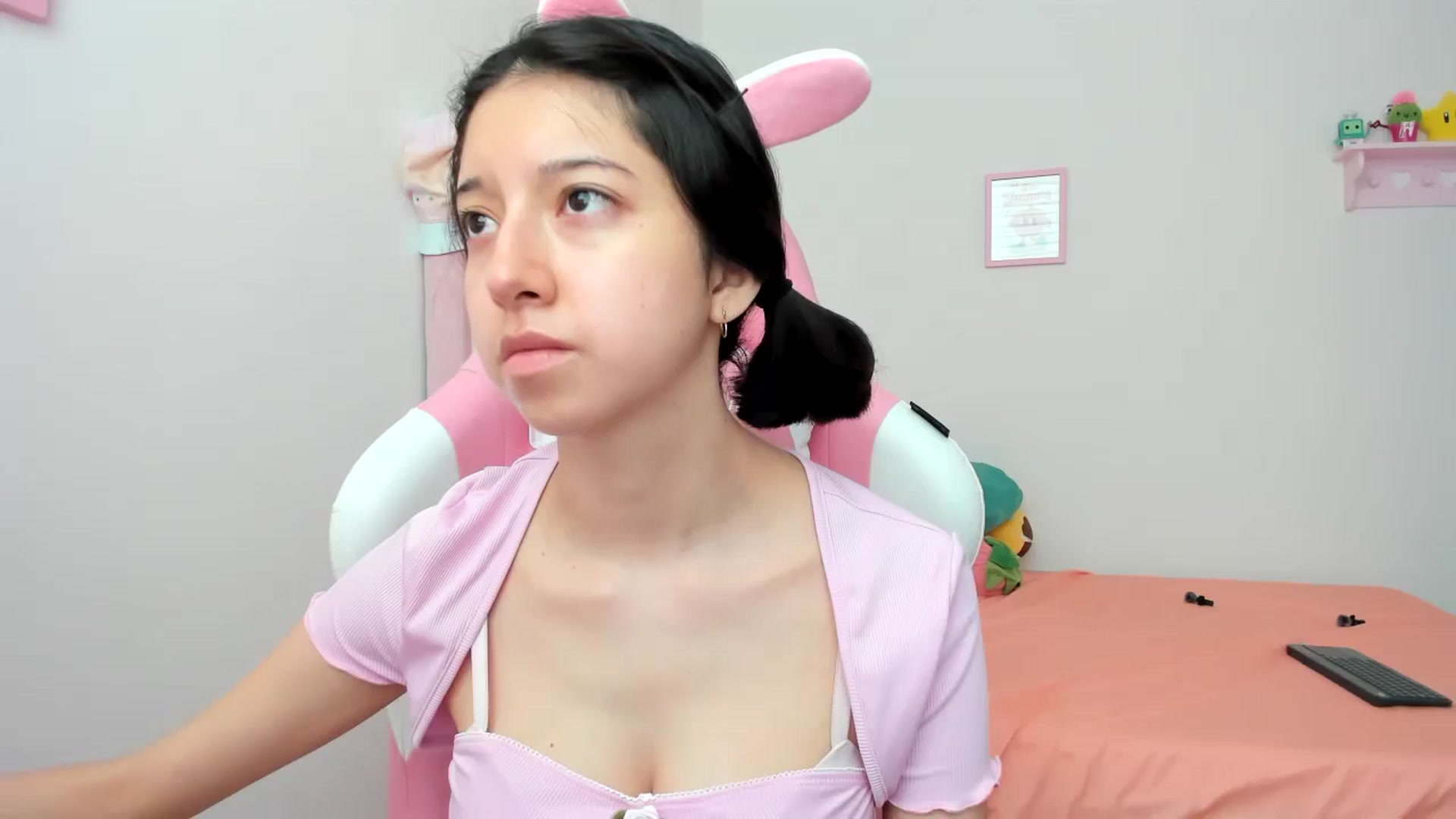 Gallery image thumbnail from Cherrycute666's myfreecams stream on, 07/18/2024, 19:47 image 4 of 20