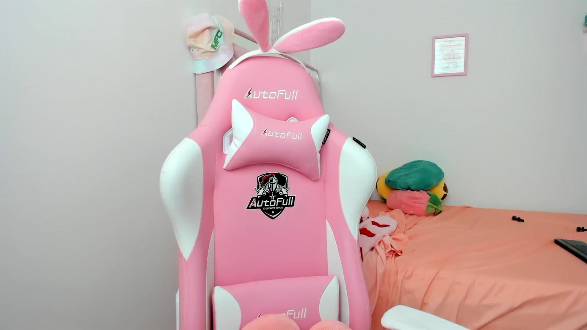 Gallery image thumbnail from Cherrycute666's myfreecams stream on, 07/18/2024, 19:47 image 14 of 20
