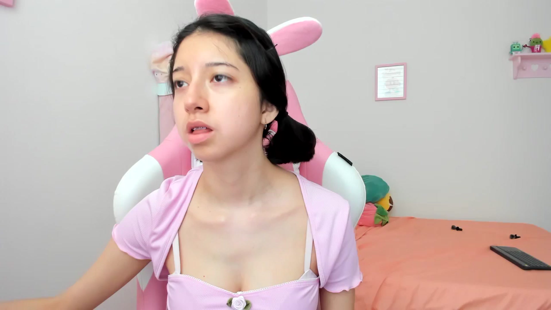 Gallery image thumbnail from Cherrycute666's myfreecams stream on, 07/18/2024, 19:47 image 1 of 20