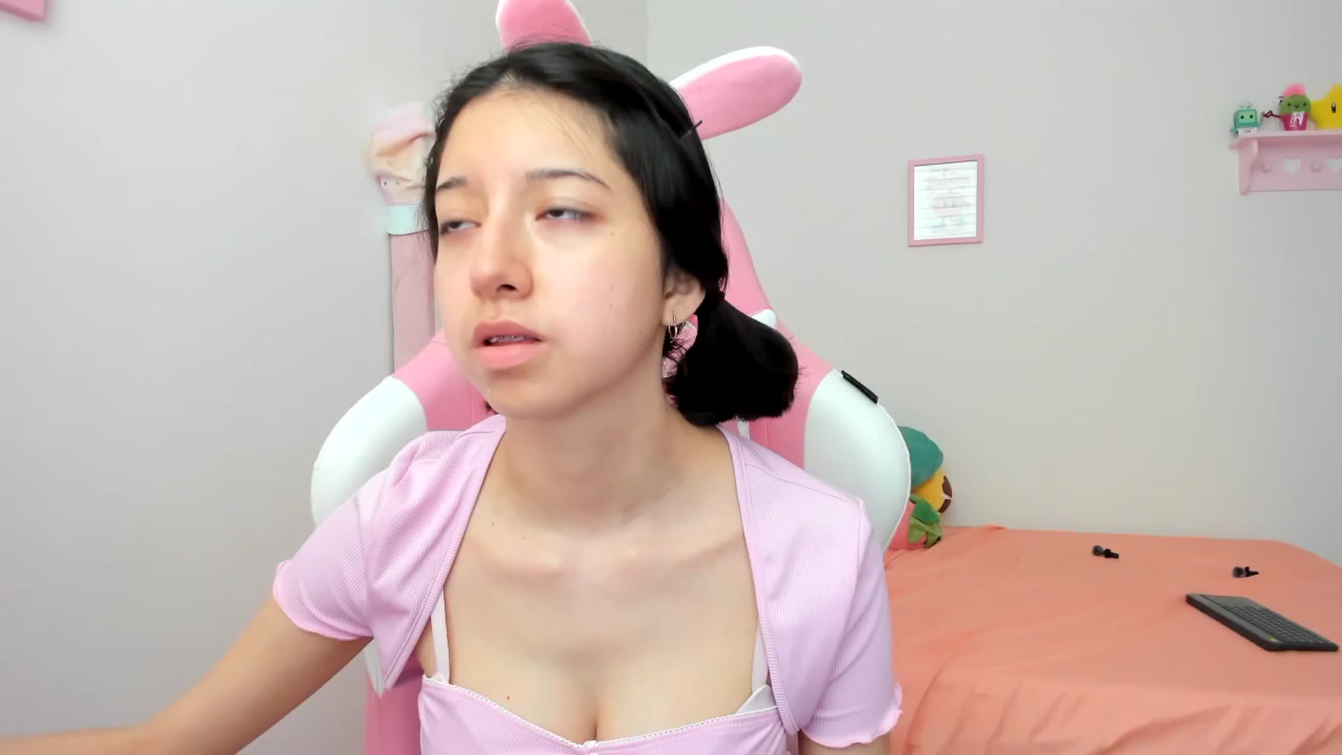Gallery image thumbnail from Cherrycute666's myfreecams stream on, 07/18/2024, 19:47 image 3 of 20