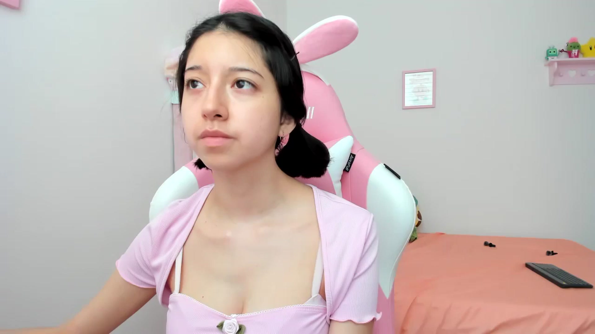 Gallery image thumbnail from Cherrycute666's myfreecams stream on, 07/18/2024, 19:47 image 5 of 20