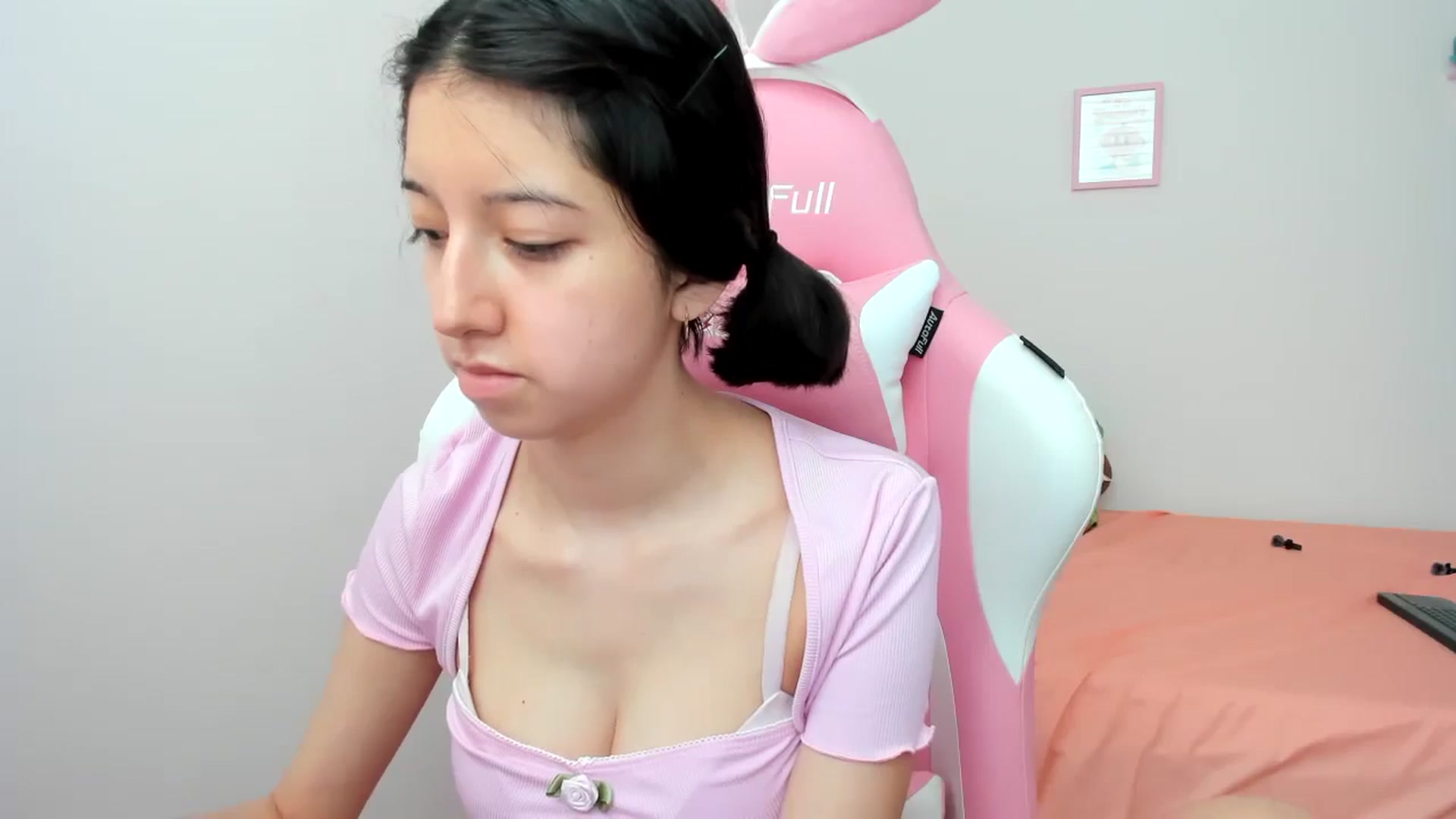 Gallery image thumbnail from Cherrycute666's myfreecams stream on, 07/18/2024, 19:47 image 9 of 20
