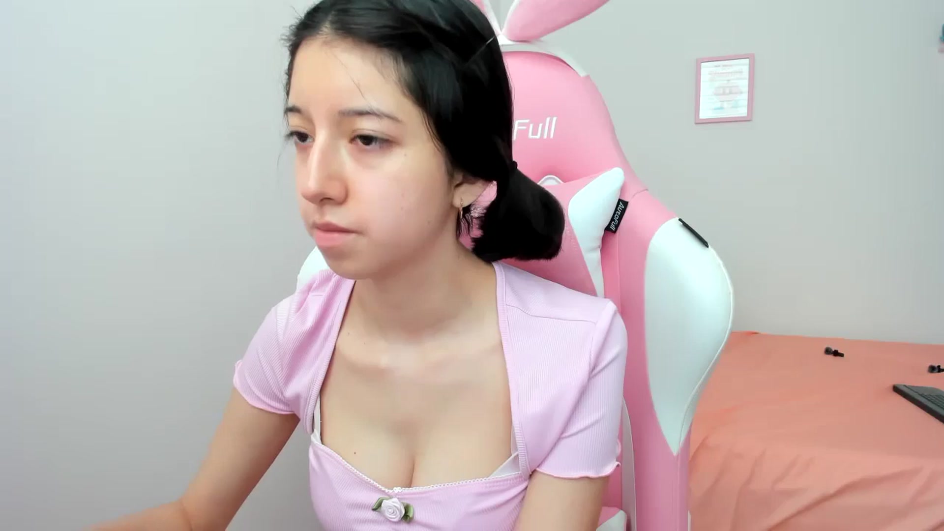 Gallery image thumbnail from Cherrycute666's myfreecams stream on, 07/18/2024, 19:47 image 11 of 20