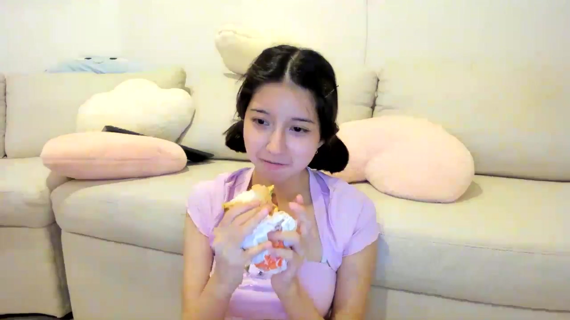 Gallery image thumbnail from Cherrycute666's myfreecams stream on, 07/19/2024, 01:43 image 14 of 20