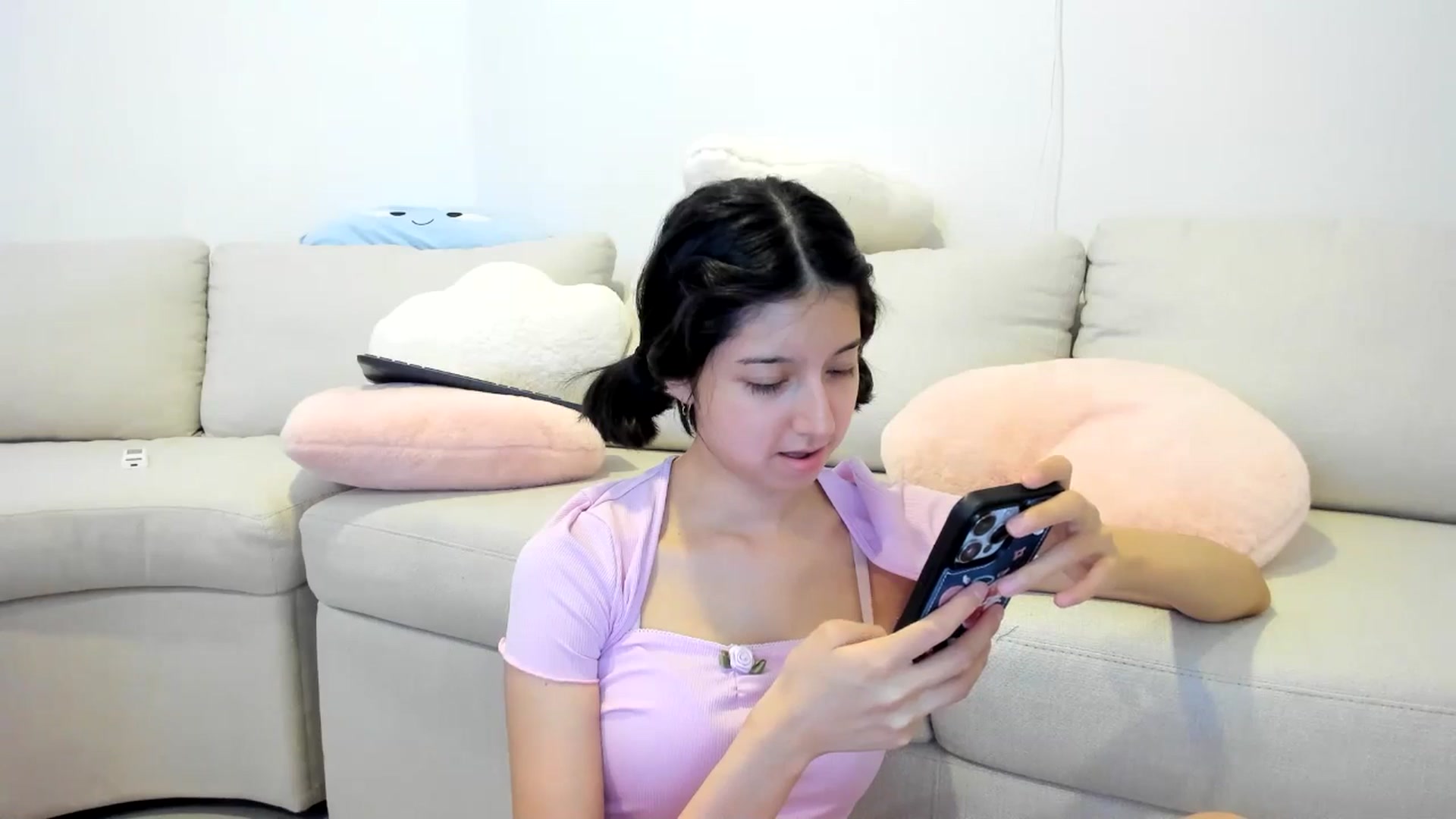 Gallery image thumbnail from Cherrycute666's myfreecams stream on, 07/19/2024, 01:43 image 10 of 20