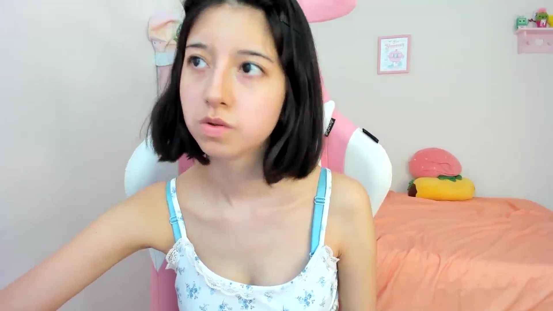 Gallery image thumbnail from Cherrycute666's myfreecams stream on, 07/20/2024, 24:13 image 13 of 20