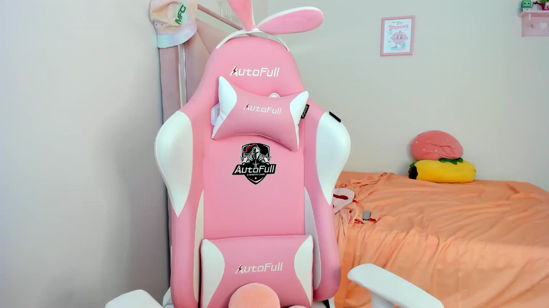 Gallery image thumbnail from Cherrycute666's myfreecams stream on, 07/20/2024, 24:13 image 16 of 20