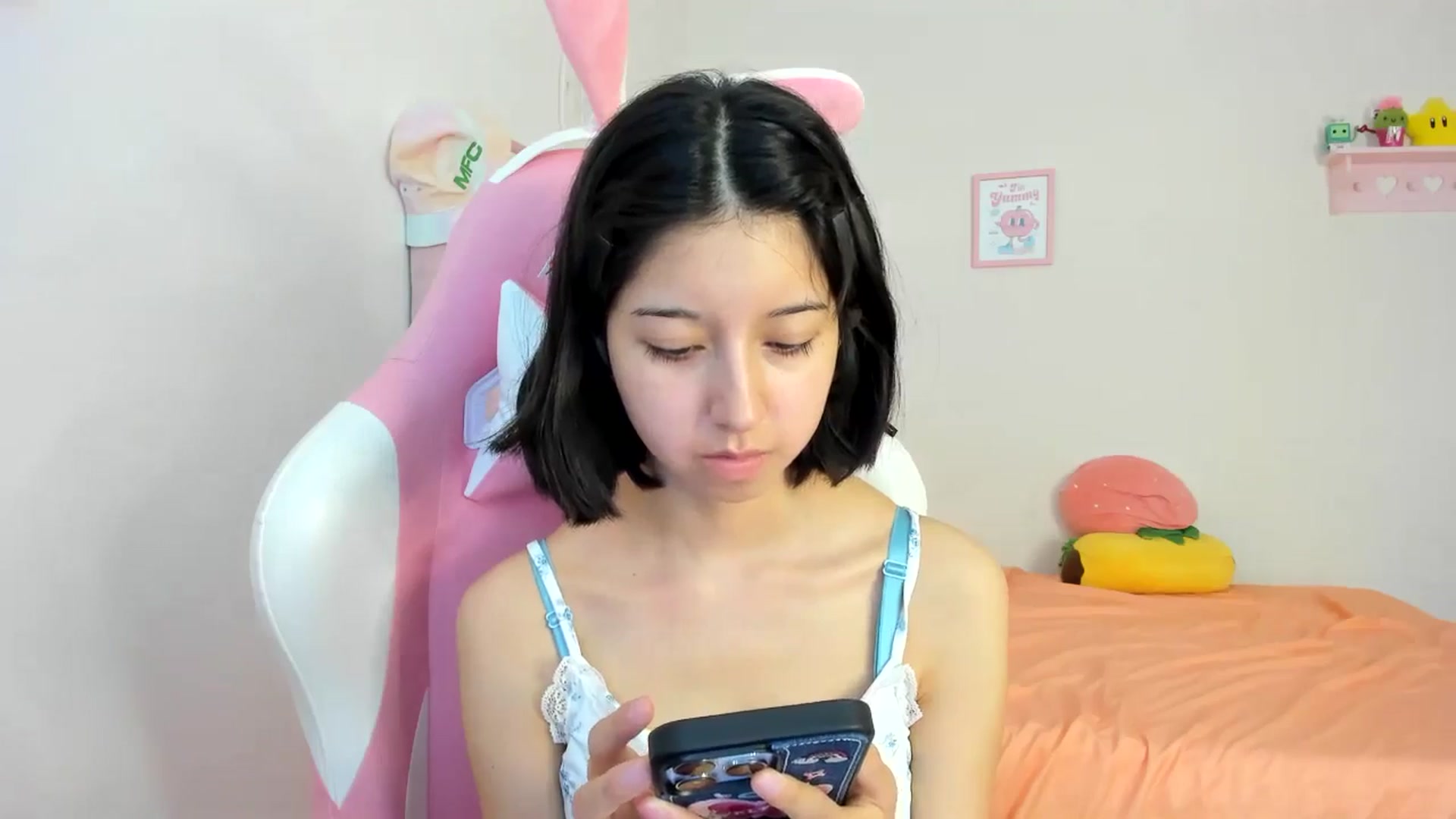 Gallery image thumbnail from Cherrycute666's myfreecams stream on, 07/20/2024, 24:13 image 3 of 20