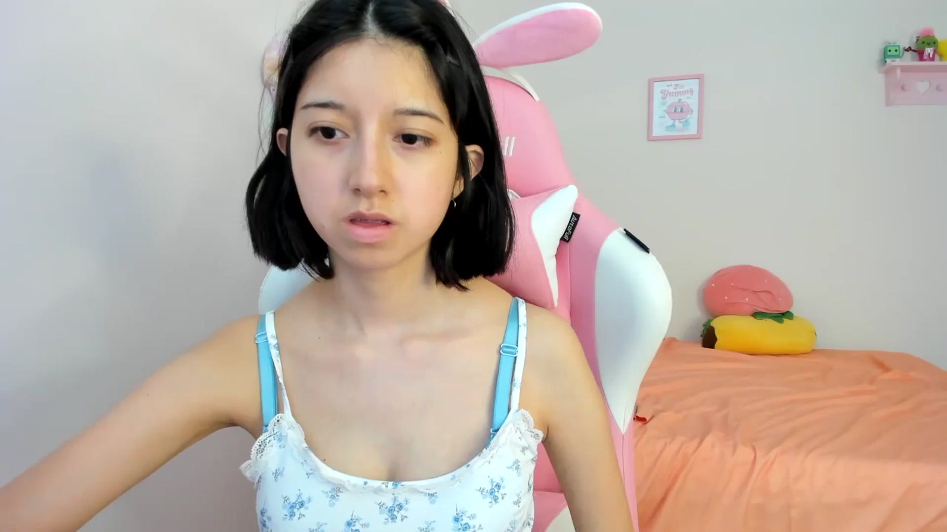 Gallery image thumbnail from Cherrycute666's myfreecams stream on, 07/20/2024, 24:13 image 17 of 20