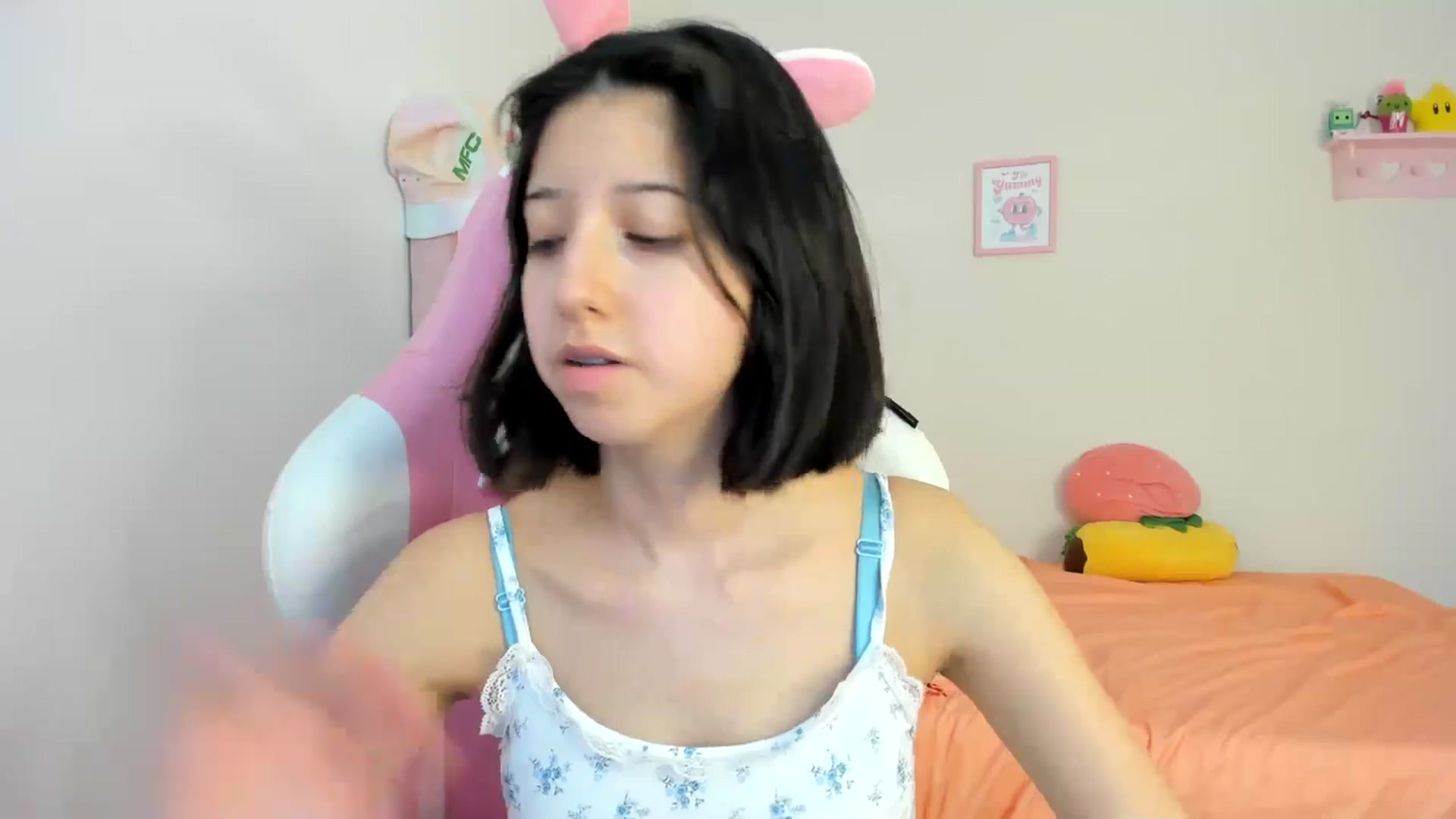Gallery image thumbnail from Cherrycute666's myfreecams stream on, 07/20/2024, 24:13 image 4 of 20