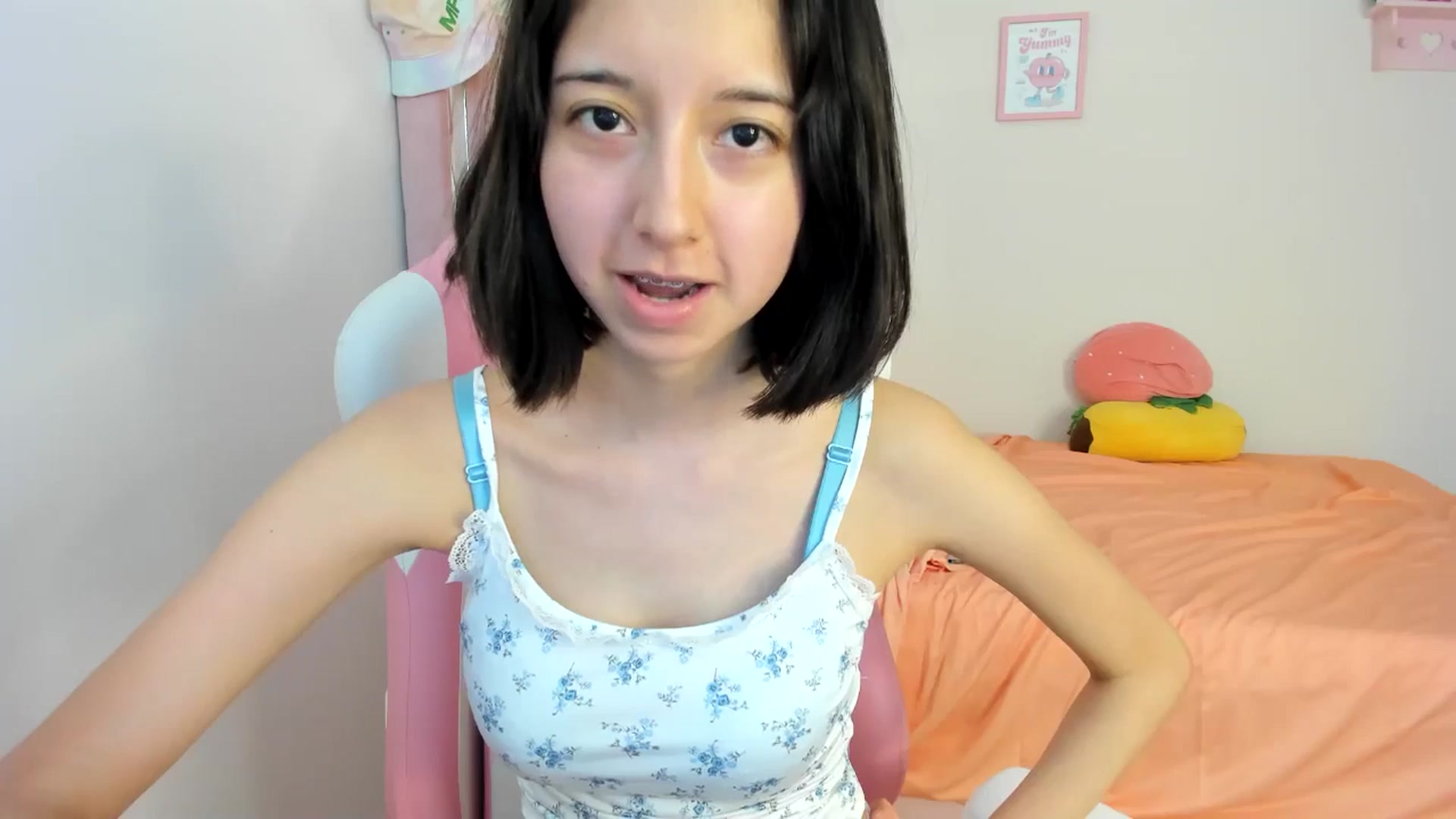 Gallery image thumbnail from Cherrycute666's myfreecams stream on, 07/20/2024, 24:13 image 9 of 20