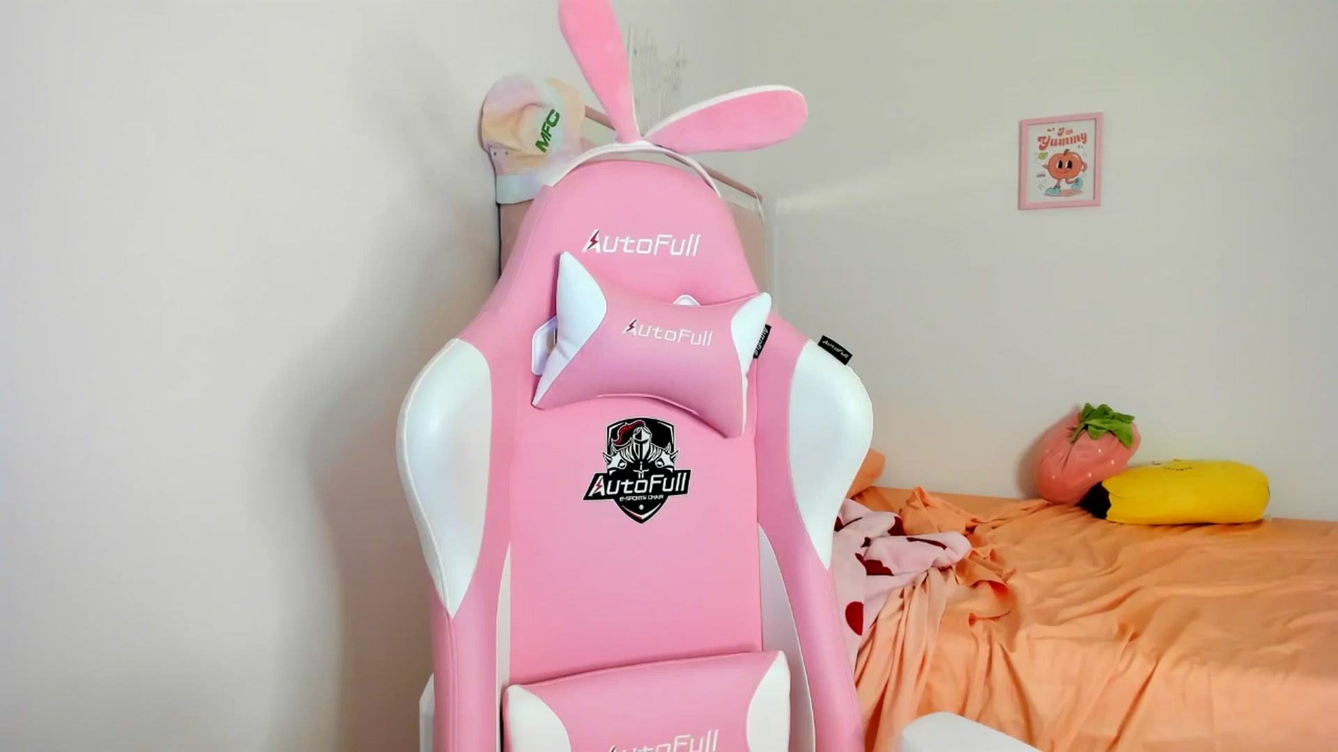 Gallery image thumbnail from Cherrycute666's myfreecams stream on, 07/20/2024, 12:31 image 4 of 20