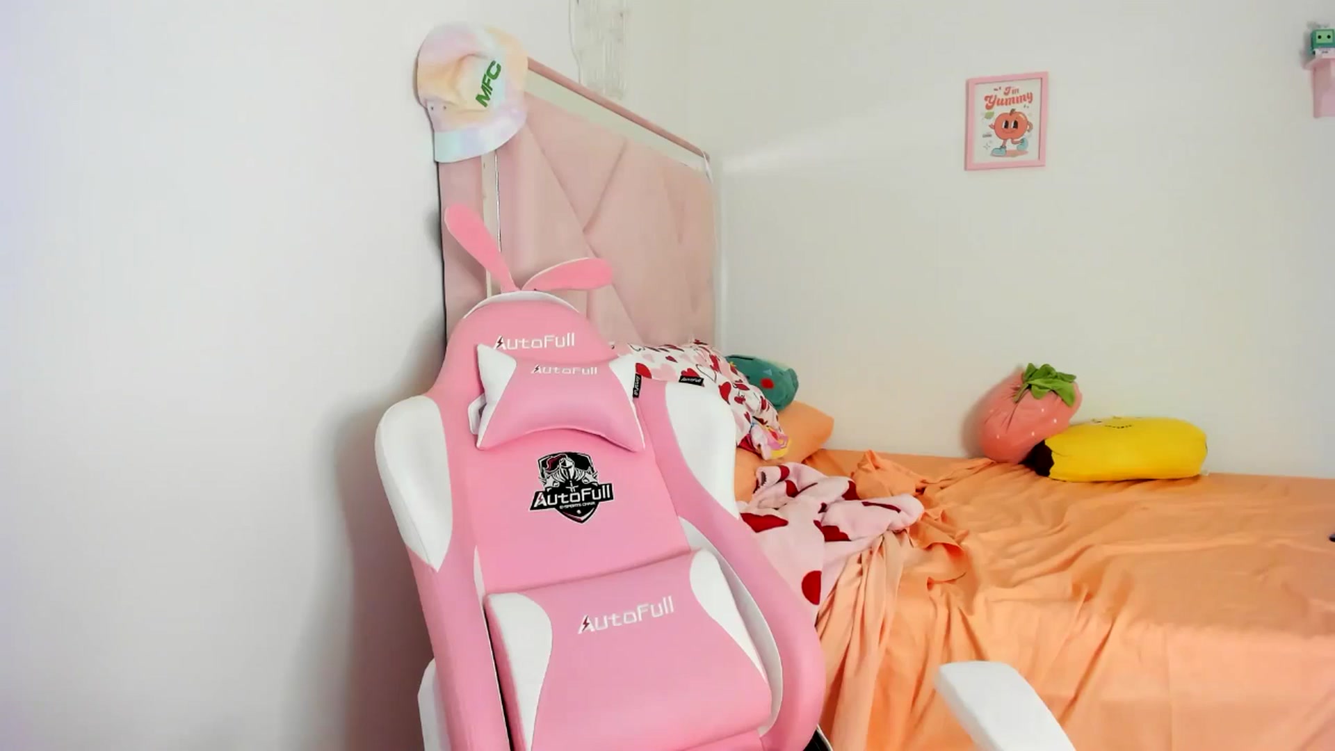 Gallery image thumbnail from Cherrycute666's myfreecams stream on, 07/20/2024, 12:31 image 14 of 20