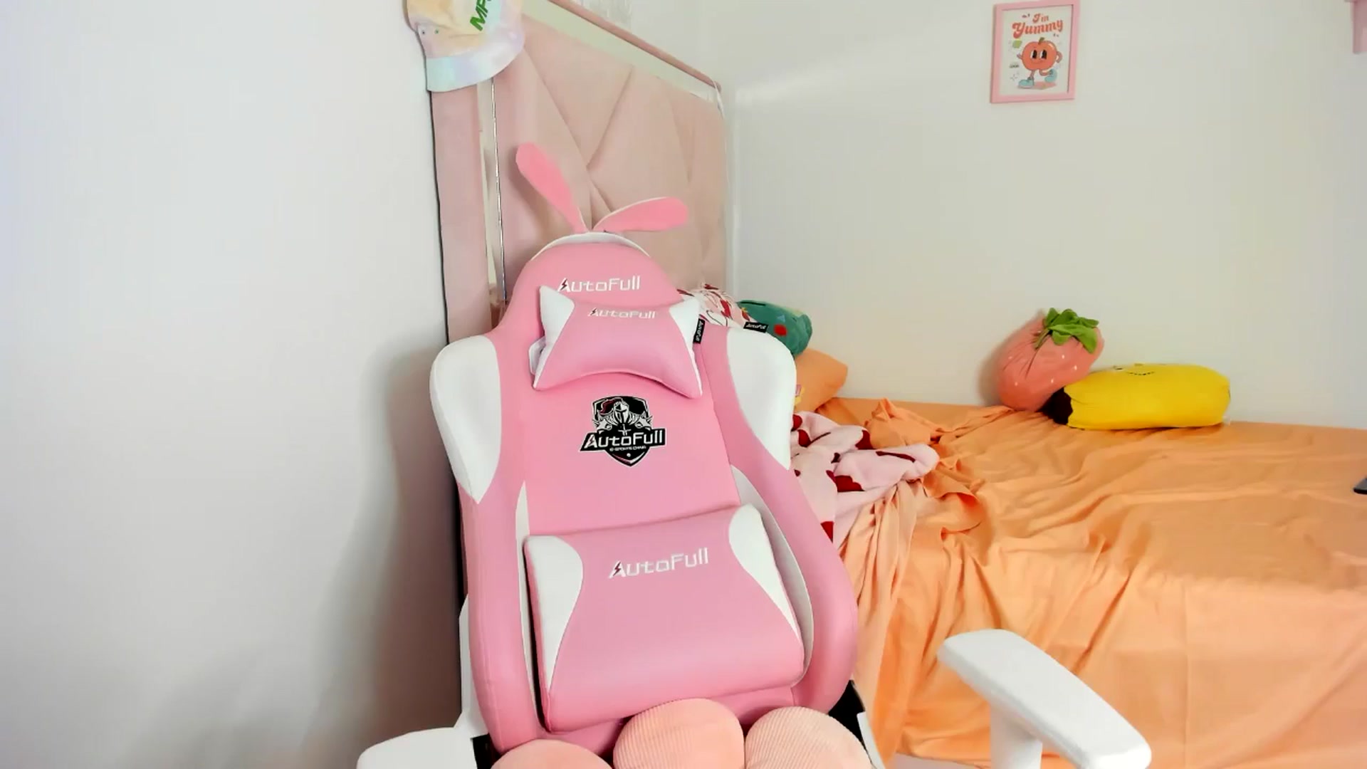 Gallery image thumbnail from Cherrycute666's myfreecams stream on, 07/20/2024, 12:31 image 15 of 20