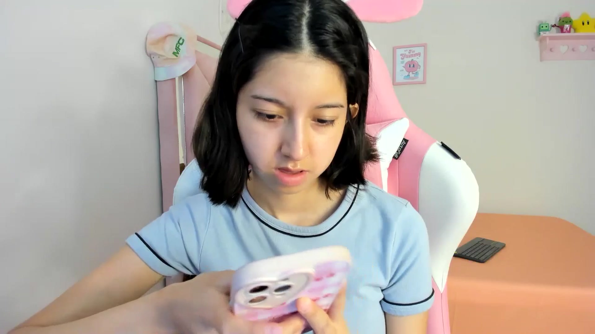 Gallery image thumbnail from Cherrycute666's myfreecams stream on, 07/21/2024, 24:00 image 9 of 20
