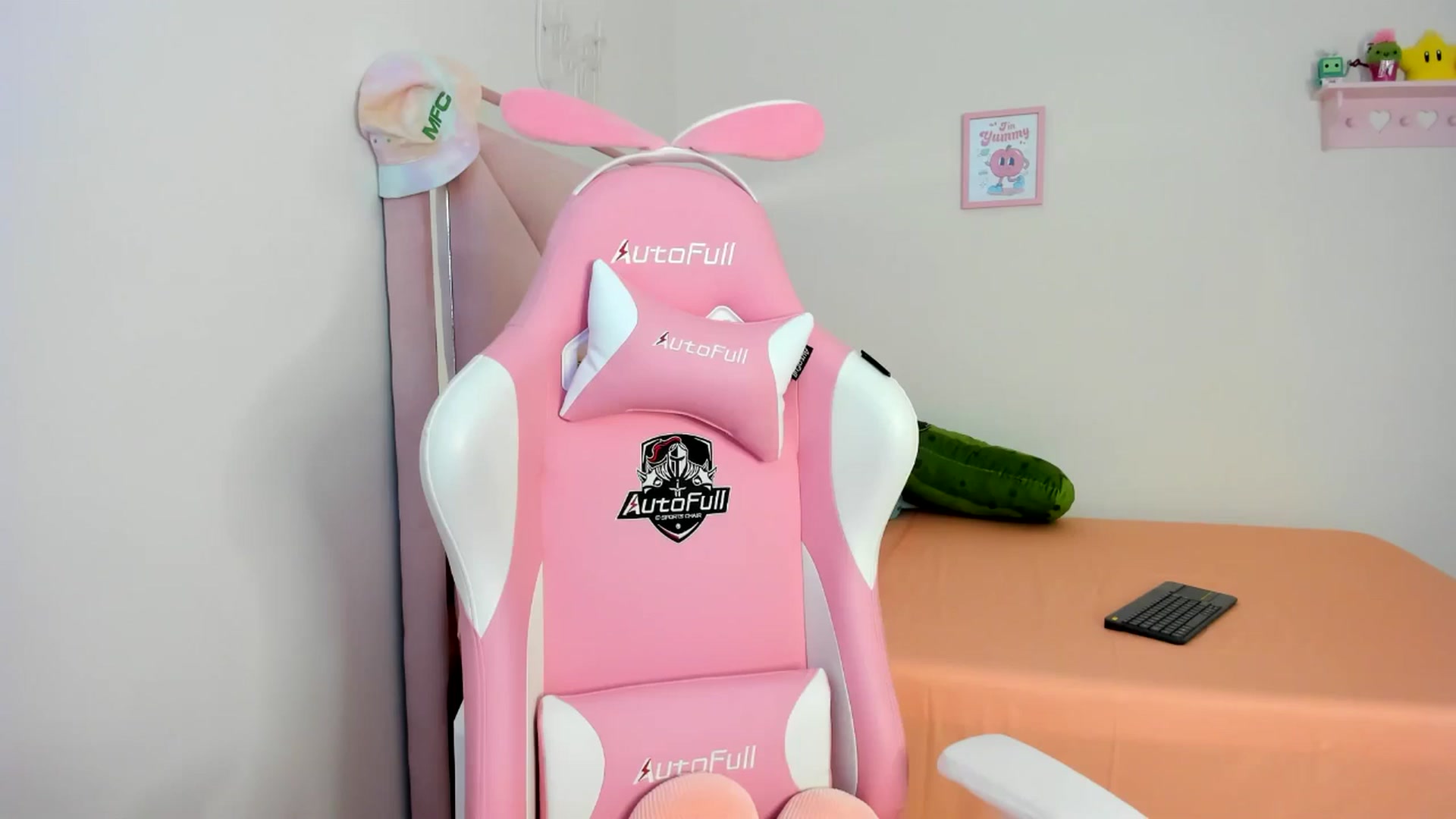 Gallery image thumbnail from Cherrycute666's myfreecams stream on, 07/21/2024, 24:00 image 4 of 20