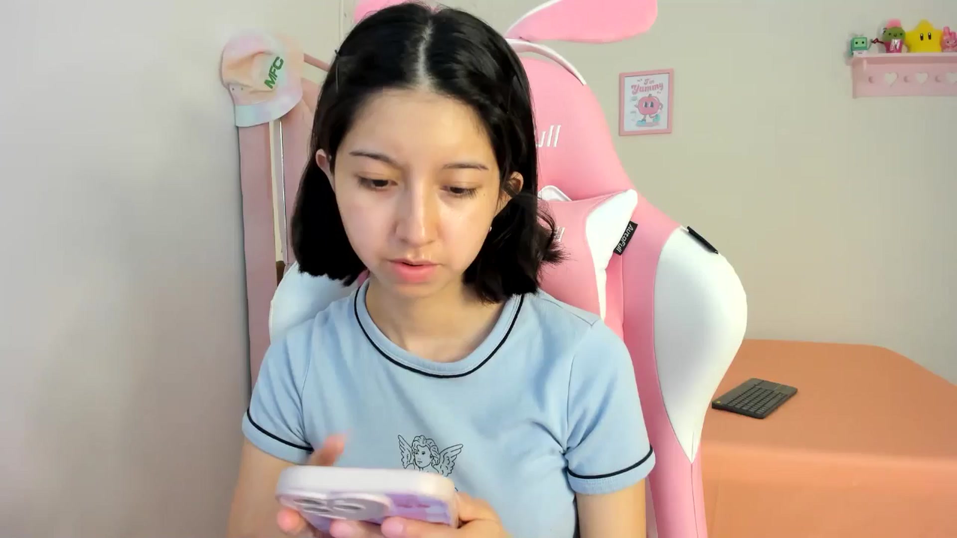 Gallery image thumbnail from Cherrycute666's myfreecams stream on, 07/21/2024, 24:00 image 20 of 20