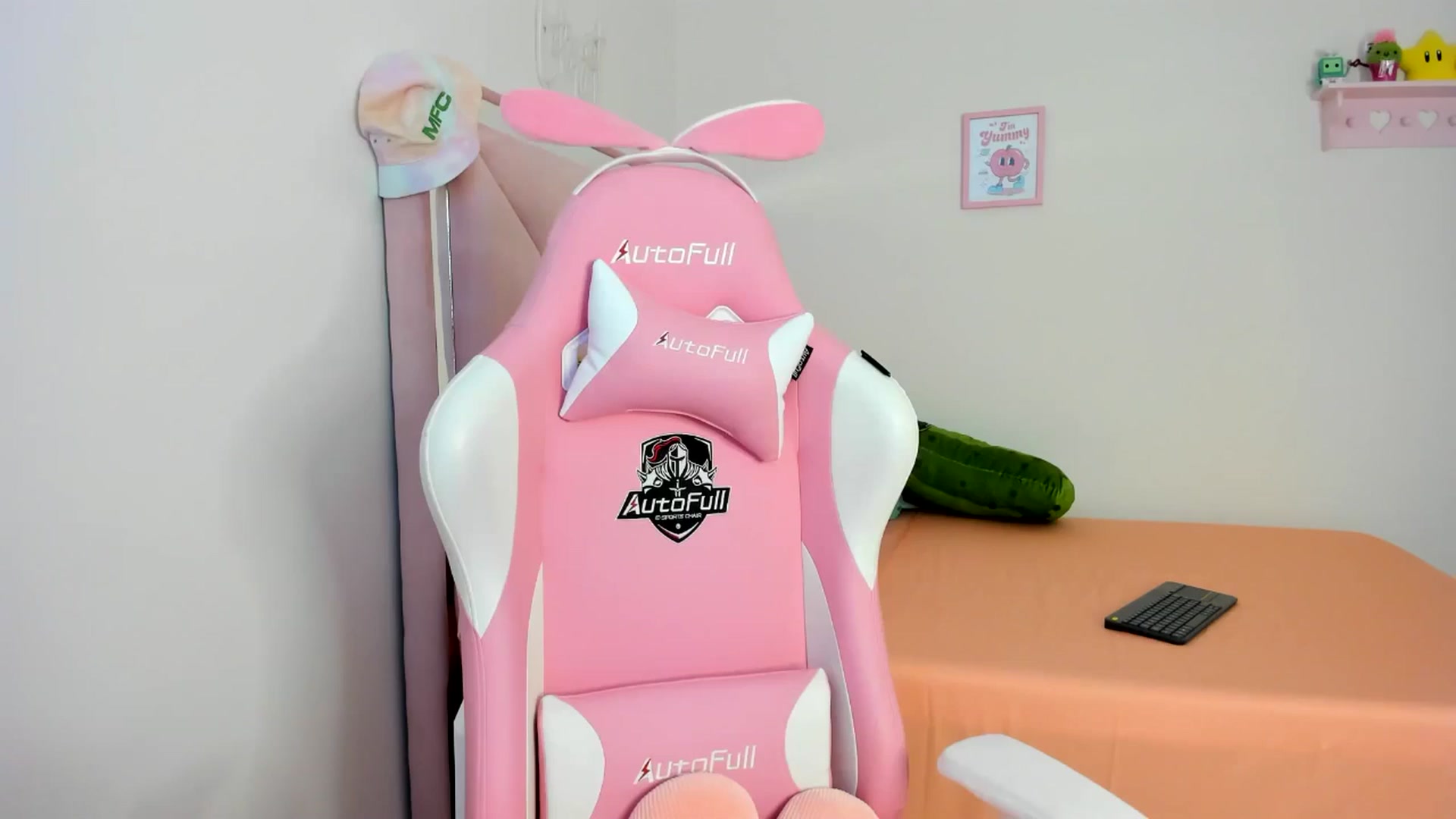 Gallery image thumbnail from Cherrycute666's myfreecams stream on, 07/21/2024, 24:00 image 8 of 20