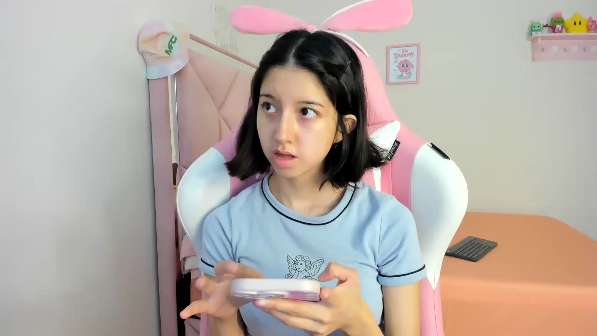 Gallery image thumbnail from Cherrycute666's myfreecams stream on, 07/21/2024, 24:00 image 13 of 20